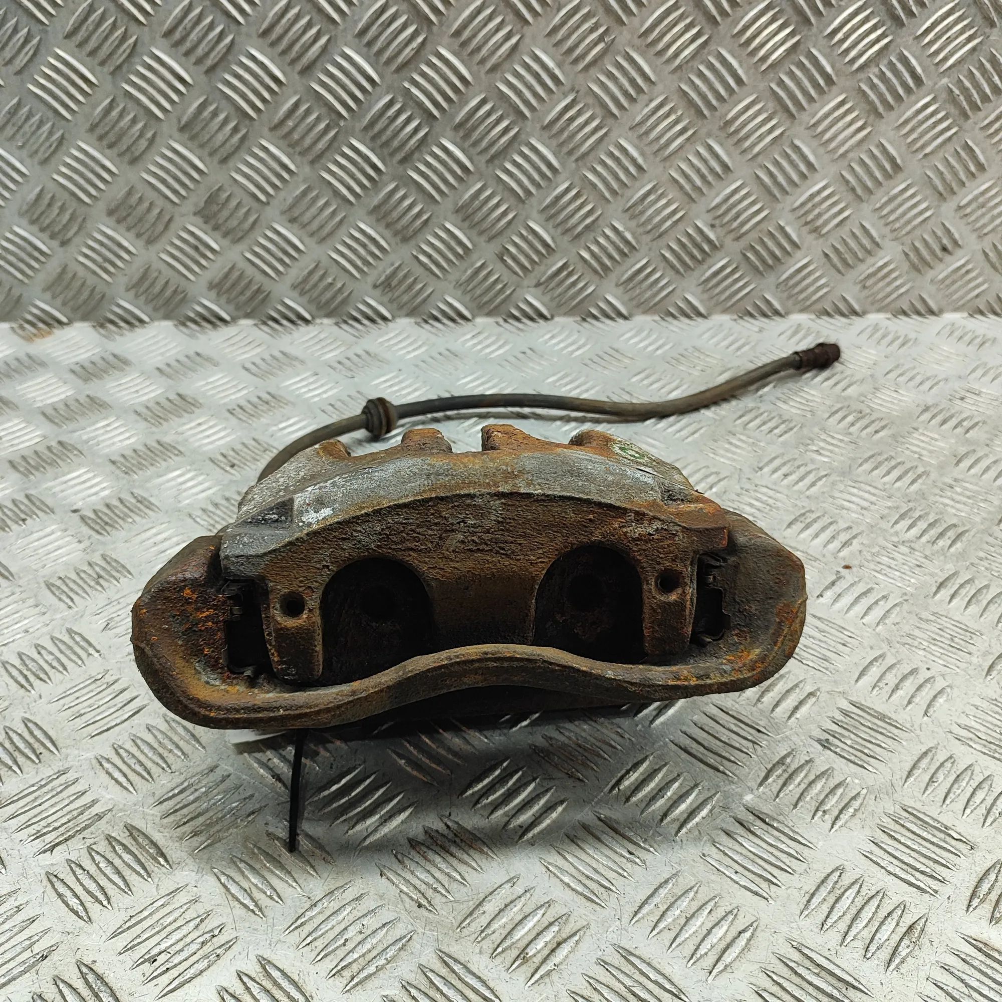Mercedes-Benz V / Vito / EQV (W447) Brake caliper — front left Brake caliper — front left — MERCEDES BENZ VITO...
