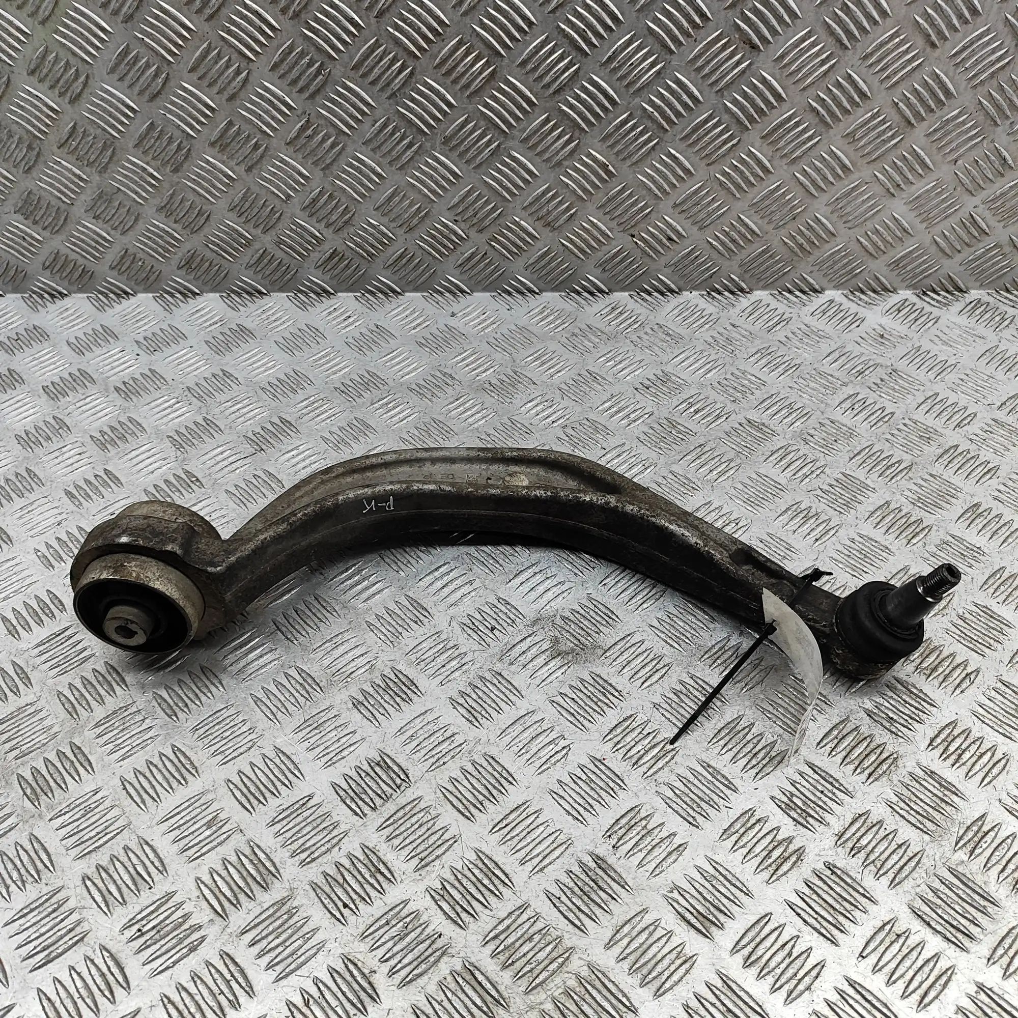 Audi Q5 (8R) Front Left Curved Control Arm Front Left Curved Control Arm — AUDI Q5 (FY) (2...