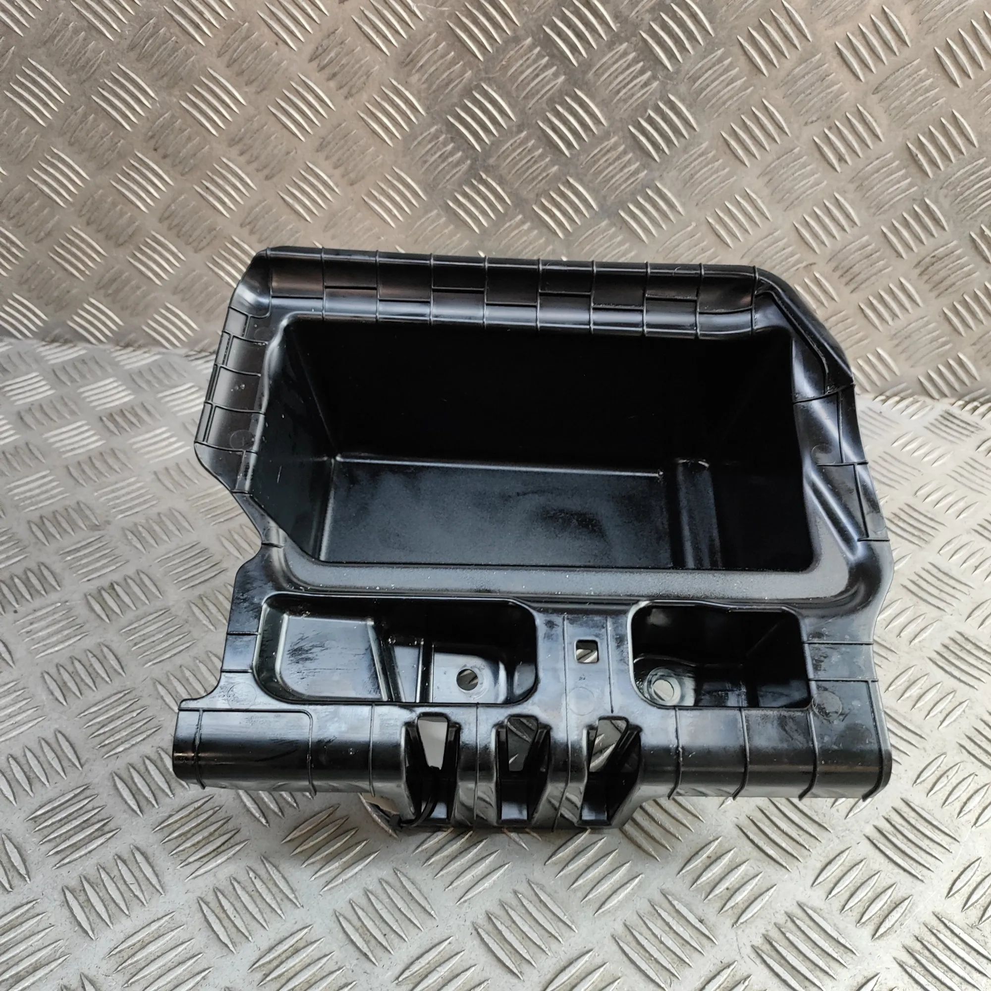 BMW 5 / i5 (G60 / G61) Glove Compartment Glove compartment — BMW 5 SERIES (G60) (2023-PR...