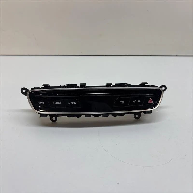 Mercedes-Benz V / Vito / EQV (W447) Audio player buttons Audio player buttons — MERCEDES BENZ VITO (Tour...