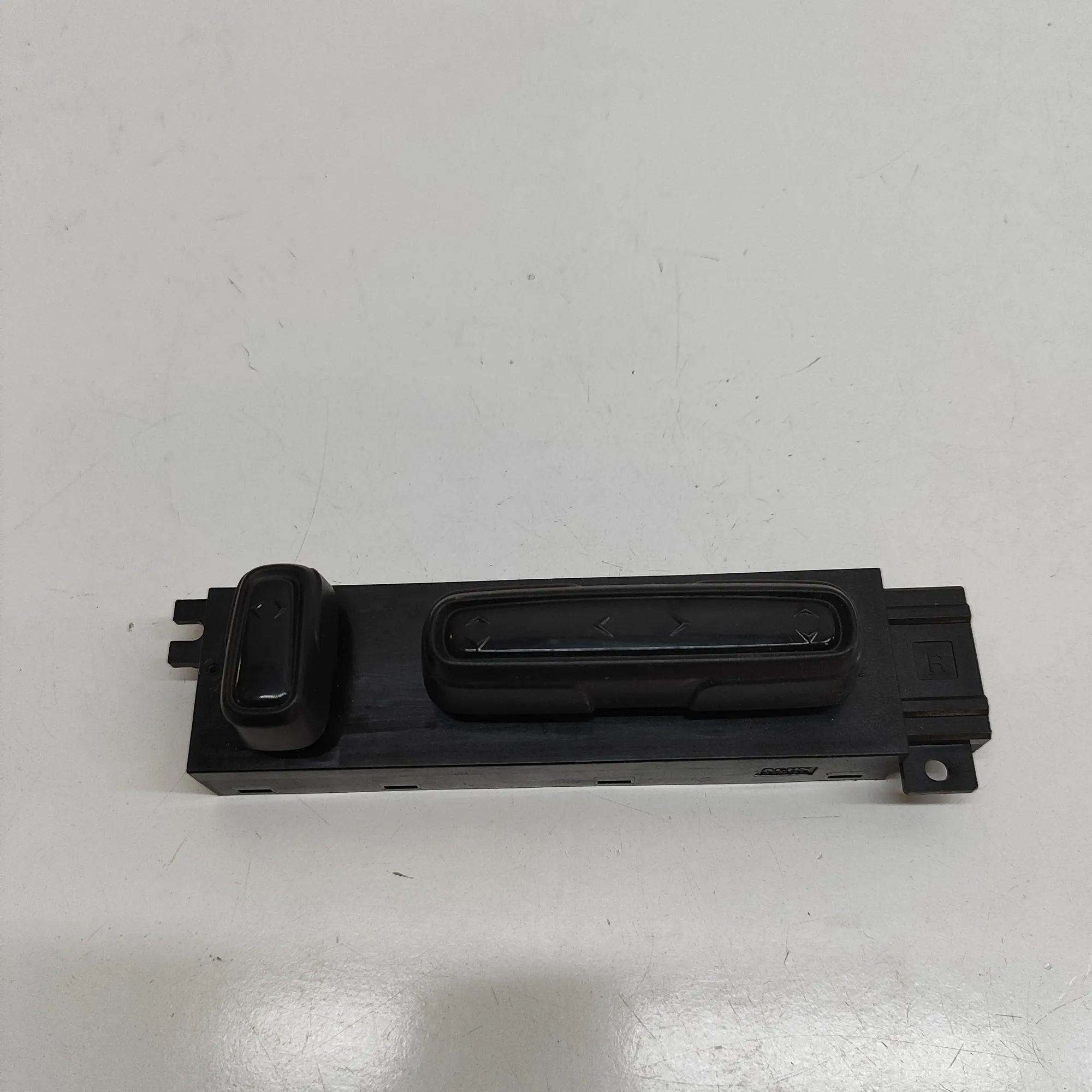 Honda HR-V / e:Ny1 Right Seat Control Buttons