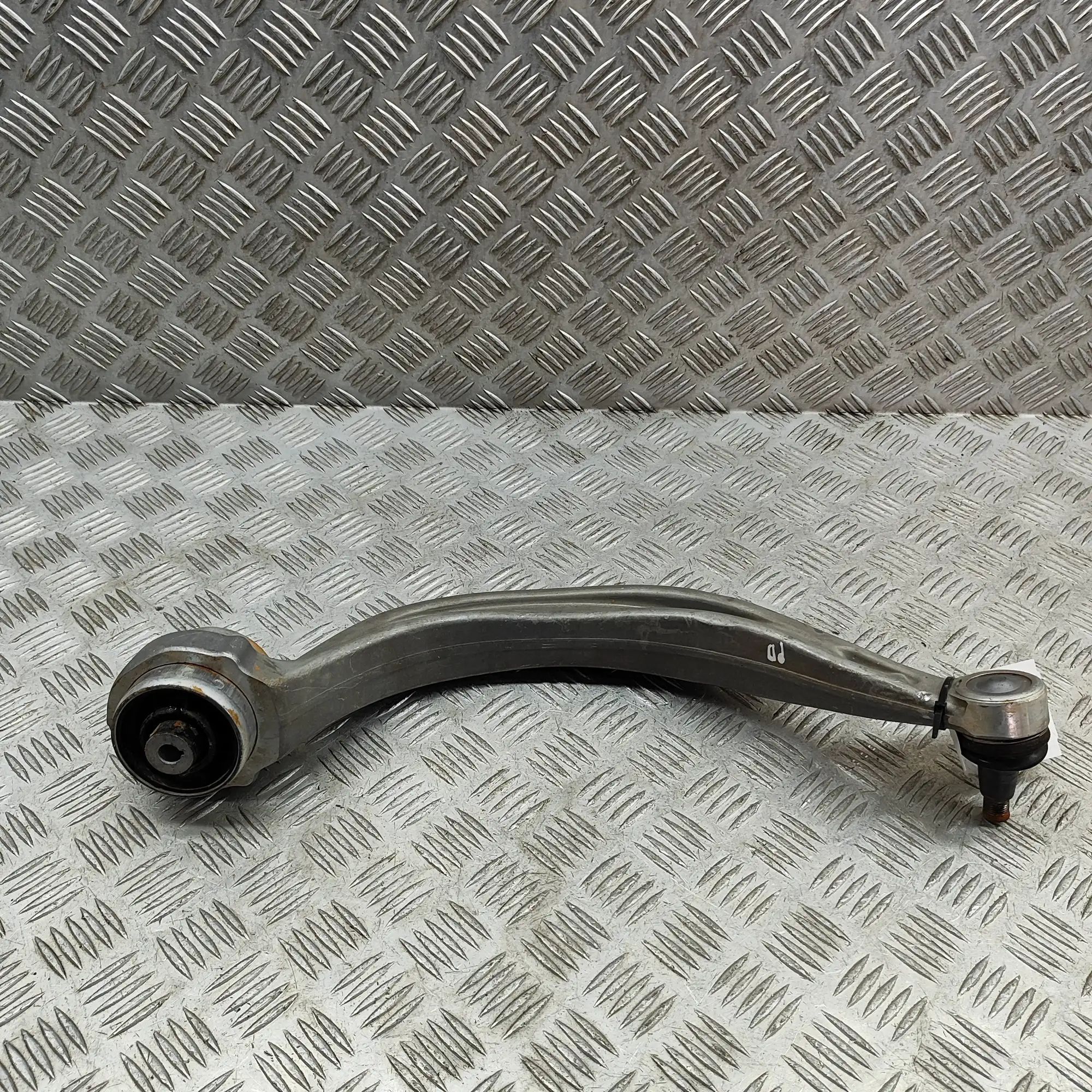 Audi Q5 (FY) Front Right Curved Control Arm Front Right Curved Control Arm — AUDI Q5 (FY) (...