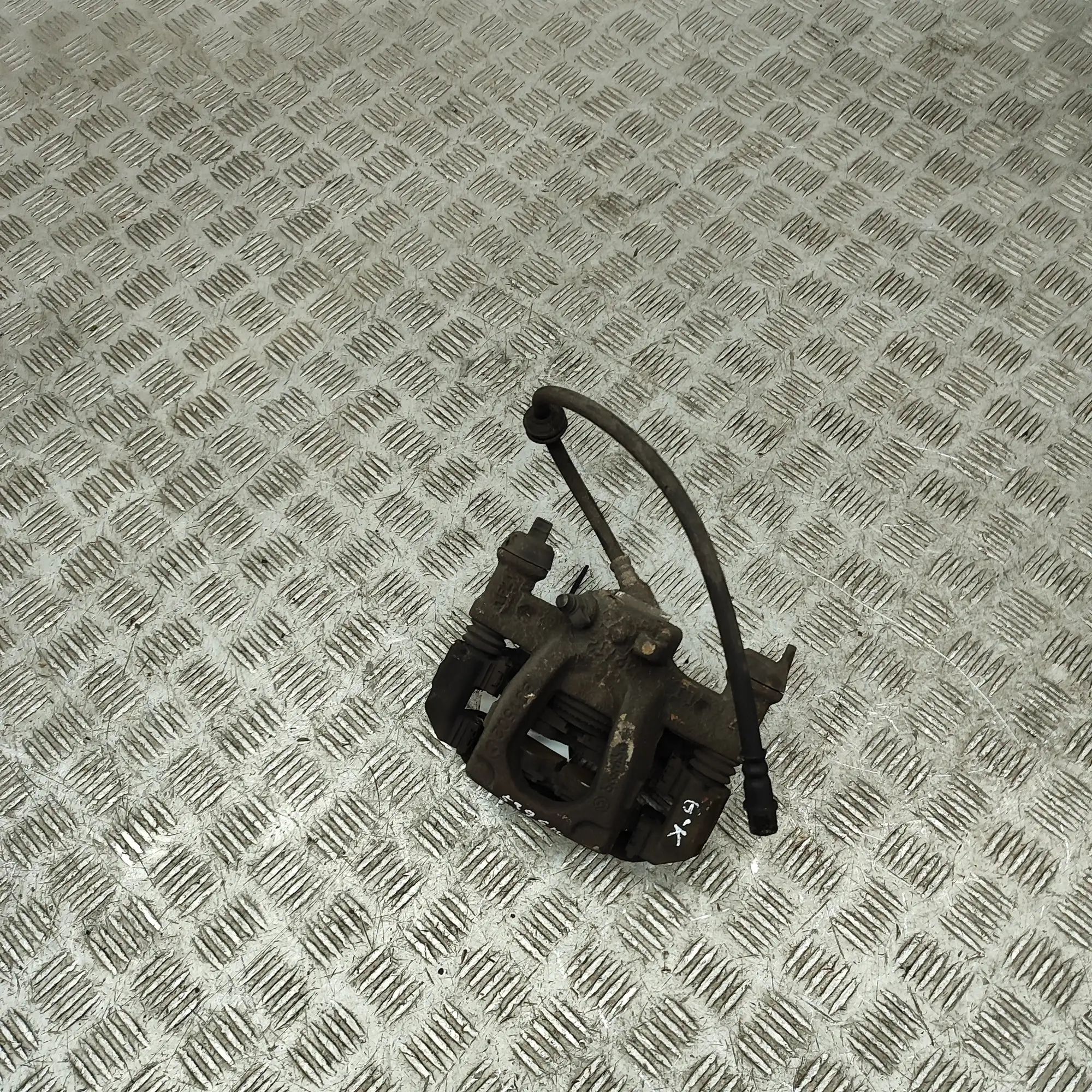 Mercedes-Benz V / Vito / EQV (W447) Brake caliper — rear left Brake caliper — rear left — MERCEDES BENZ VITO ...