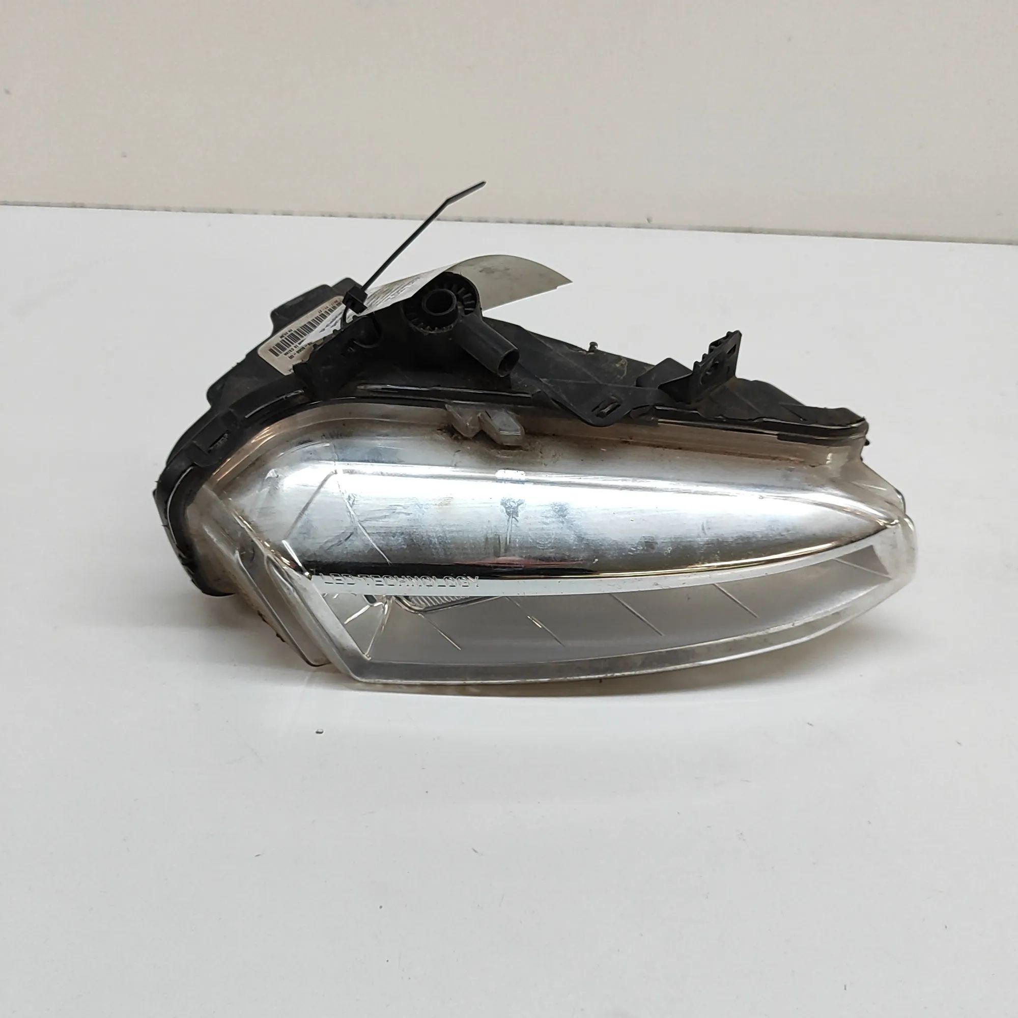 Land Rover Discovery Sport Front Right Fog Light Front Right Fog Light — LAND ROVER DISCOVERY SP...