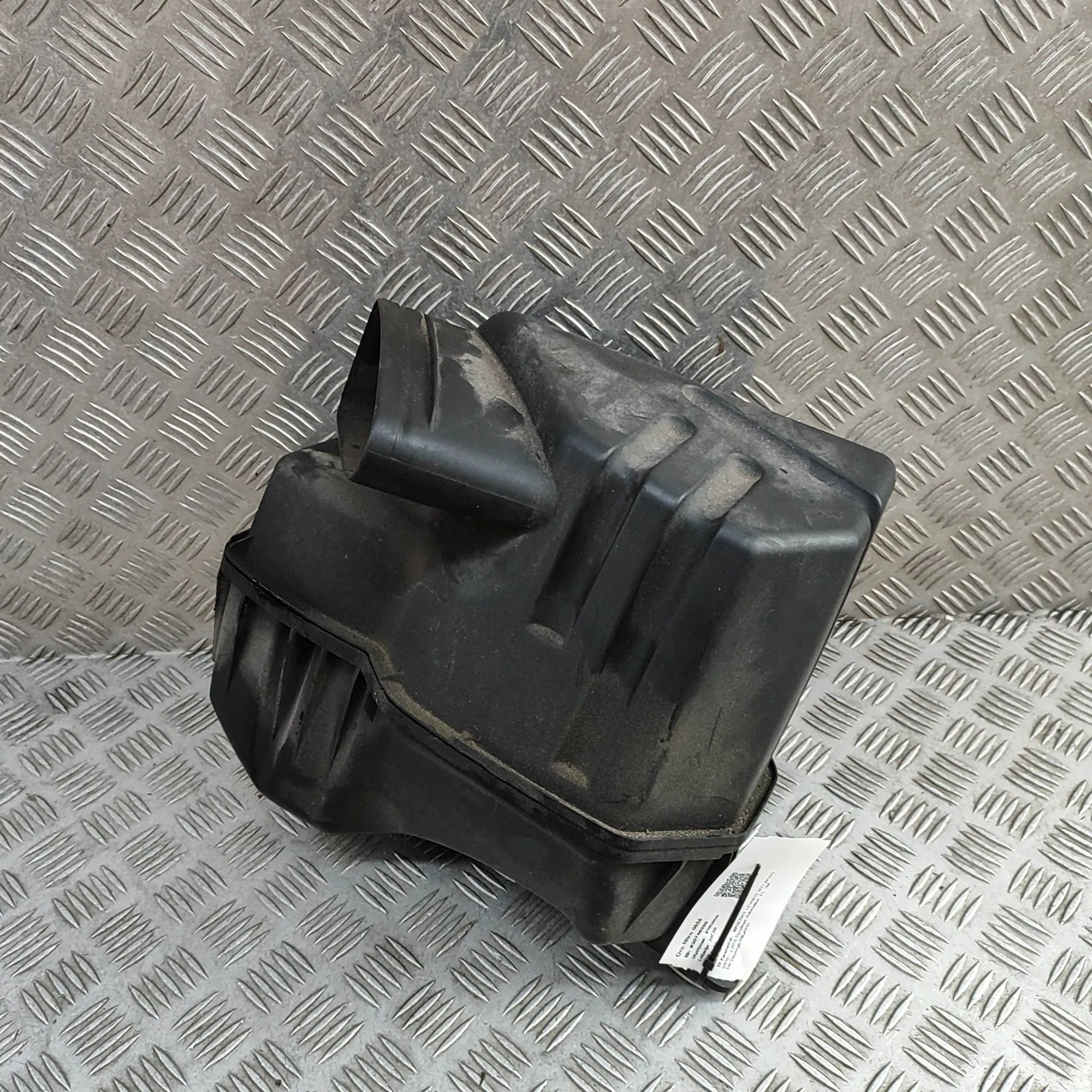 Maserati Levante Air filter box  Air Filter Box — MASERATI LEVANTE (SUV M161) (2...