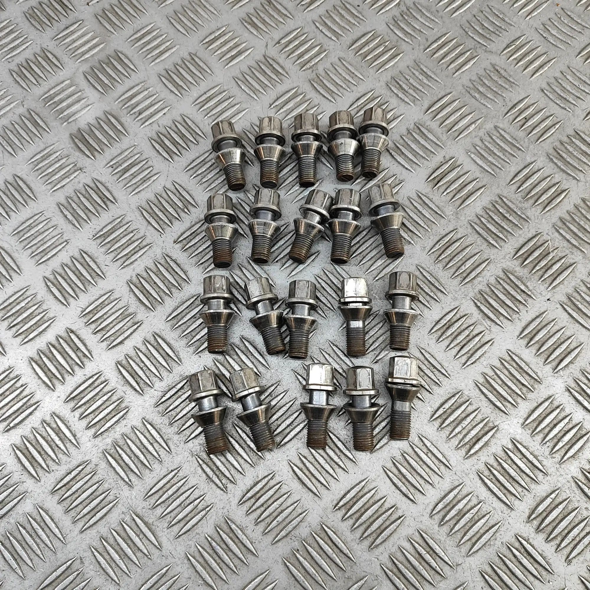 Maserati Levante Bolts Bolts — MASERATI LEVANTE (SUV M161) (2016-...) ...