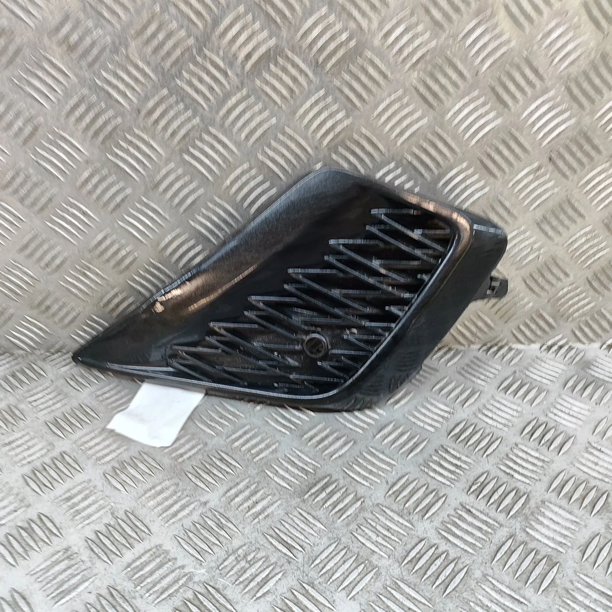 Lexus NX Front Right Grill Front Right Grill — LEXUS NX (_Z1_) (2014-...) ...