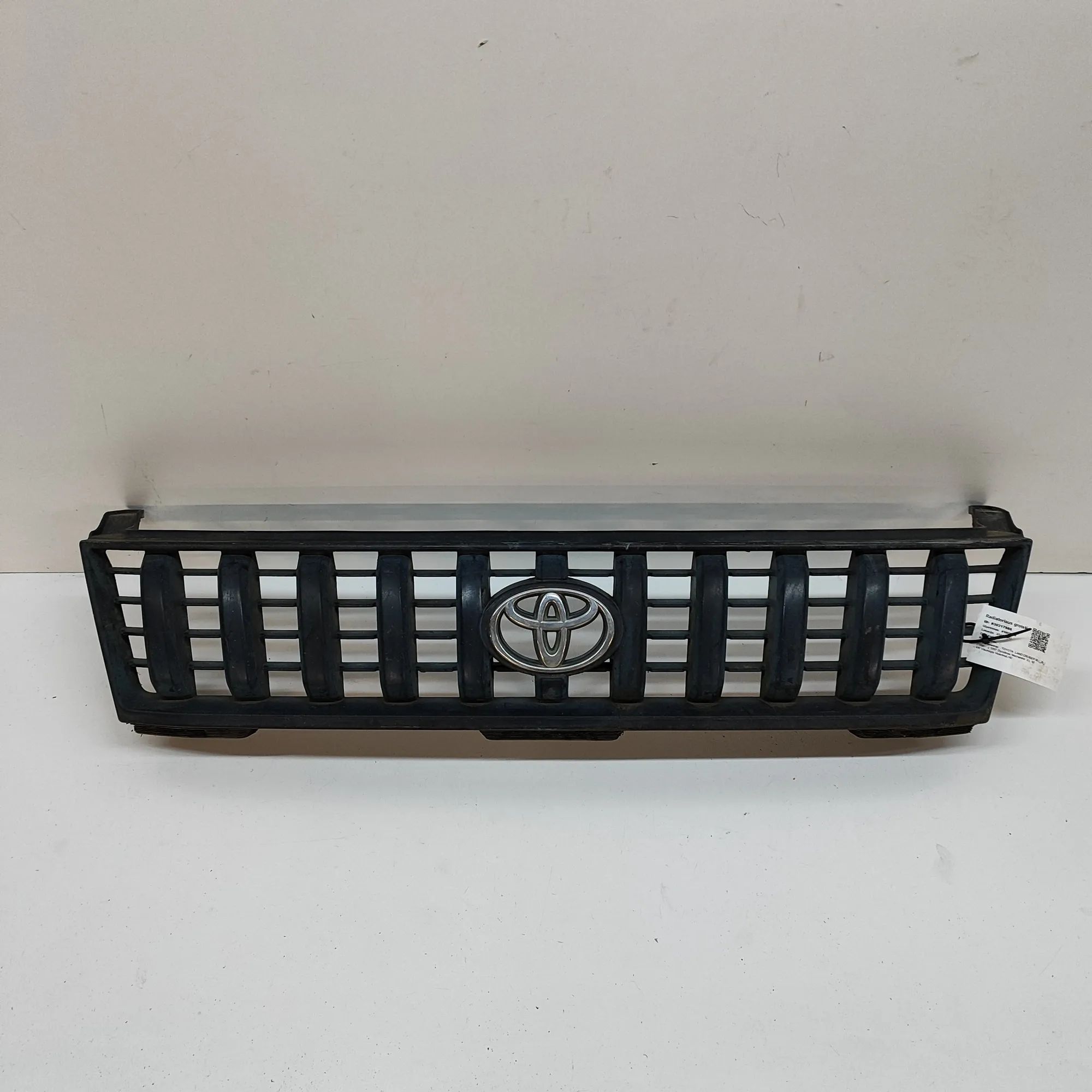 Toyota Land Cruiser 80 Radiator Grille Radiator grille — TOYOTA LAND CRUISER (90 _J9_)...