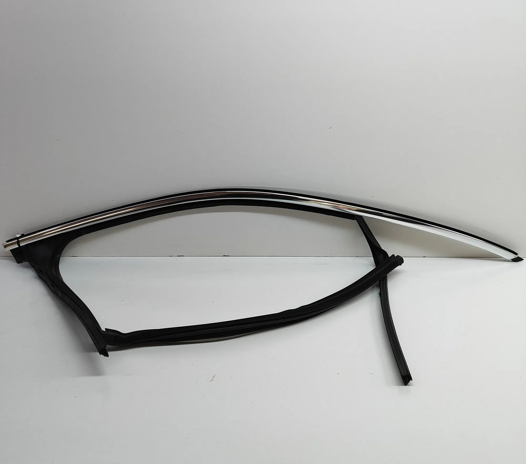 Porsche Cayenne Upper door trim strip — front right Upper door trim strip — front right — PORSCHE C...