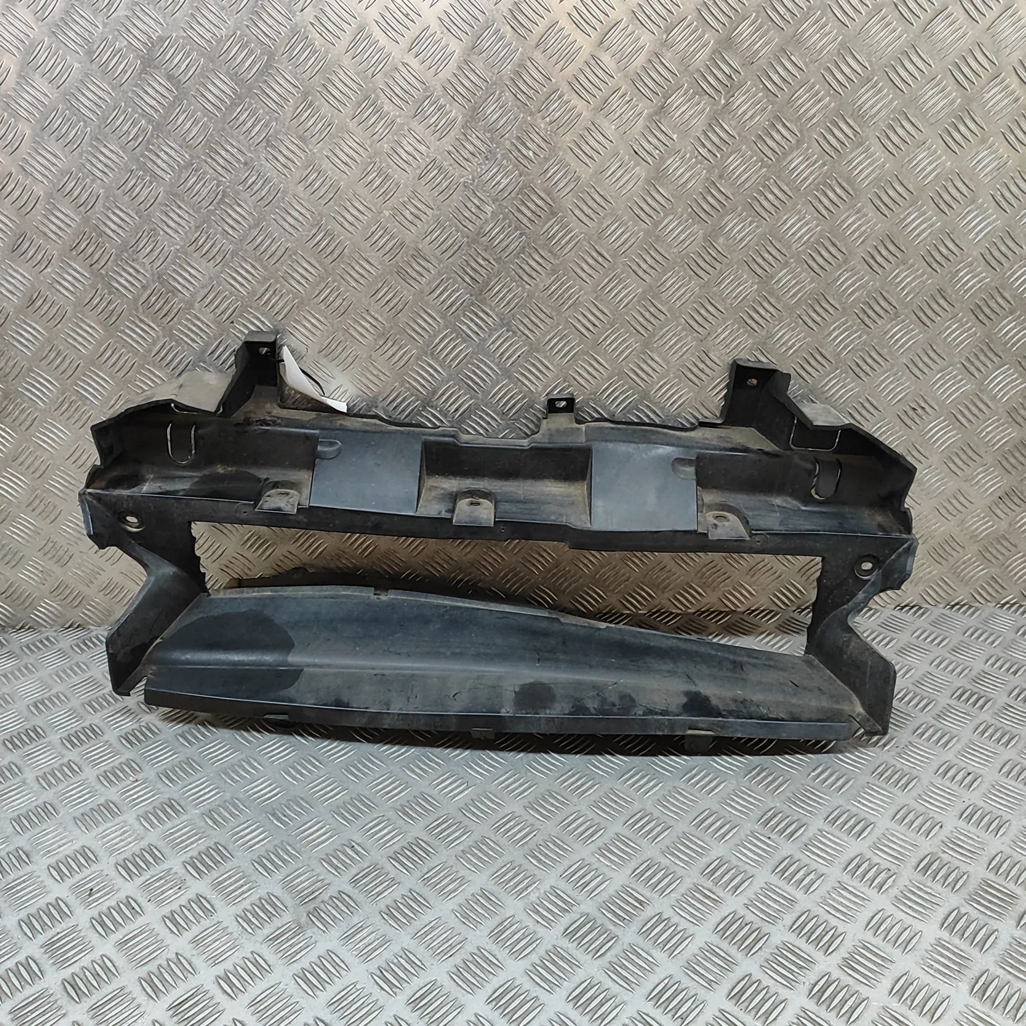 Honda CR-V Radiator Air Guide Duct Radiator Air Guide Duct — HONDA CR-V (V RW) (20...