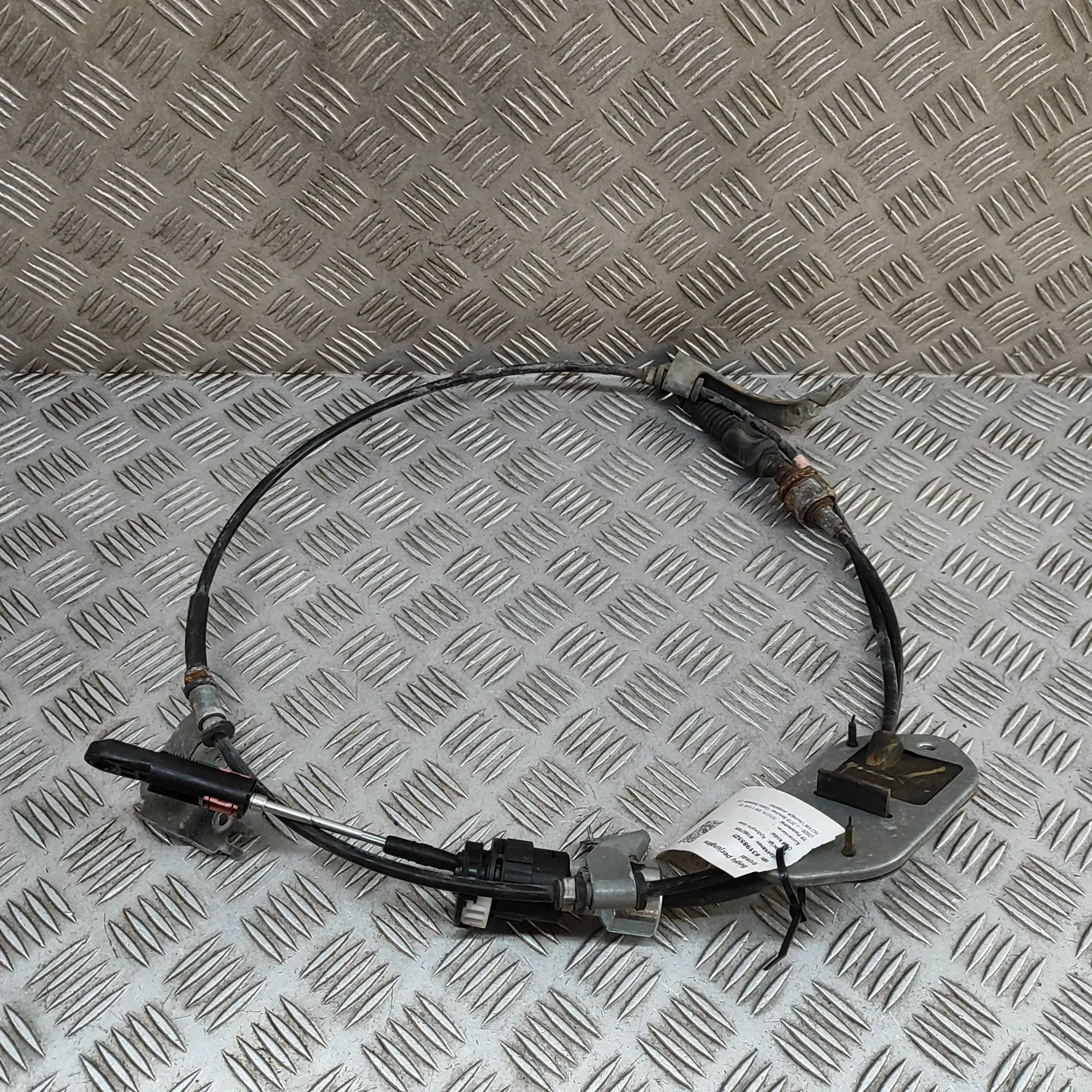 Toyota RAV4 (XA40) Gear selector cables Gear selector cables — TOYOTA RAV (4 V A5, H5) ...