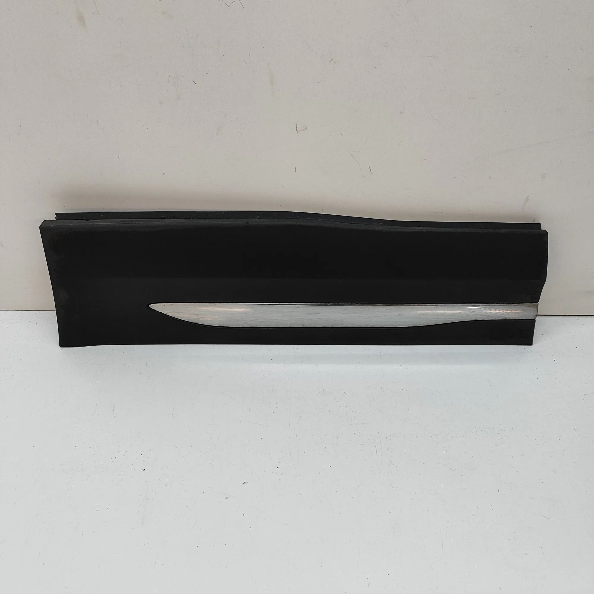Mercedes-Benz A (W177) Lower door moulding — rear — right Lower door moulding — rear — right — MERCEDES B...