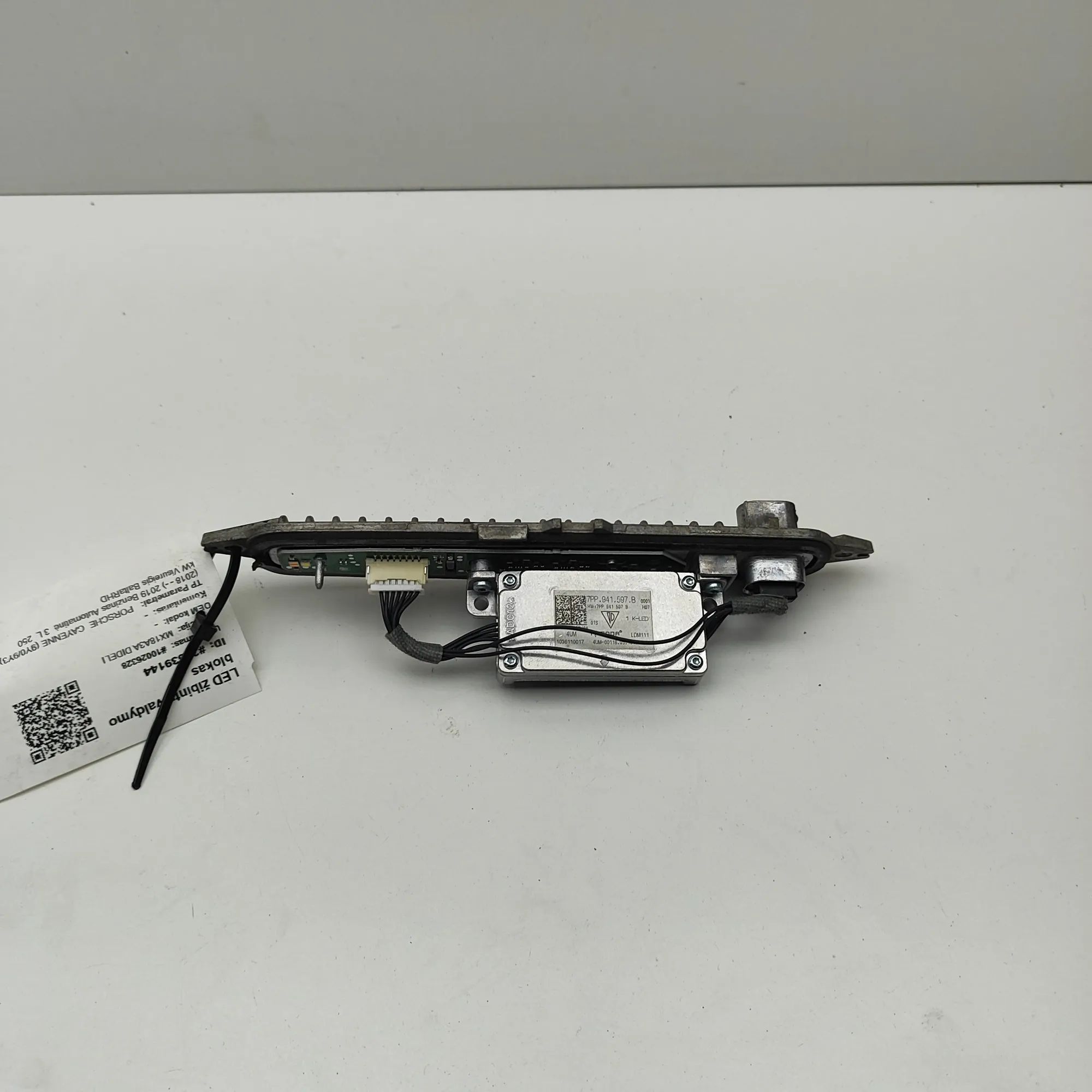 Porsche Cayenne LED Lights Control Unit LED Lights Control Unit — PORSCHE CAYENNE (9Y0/...