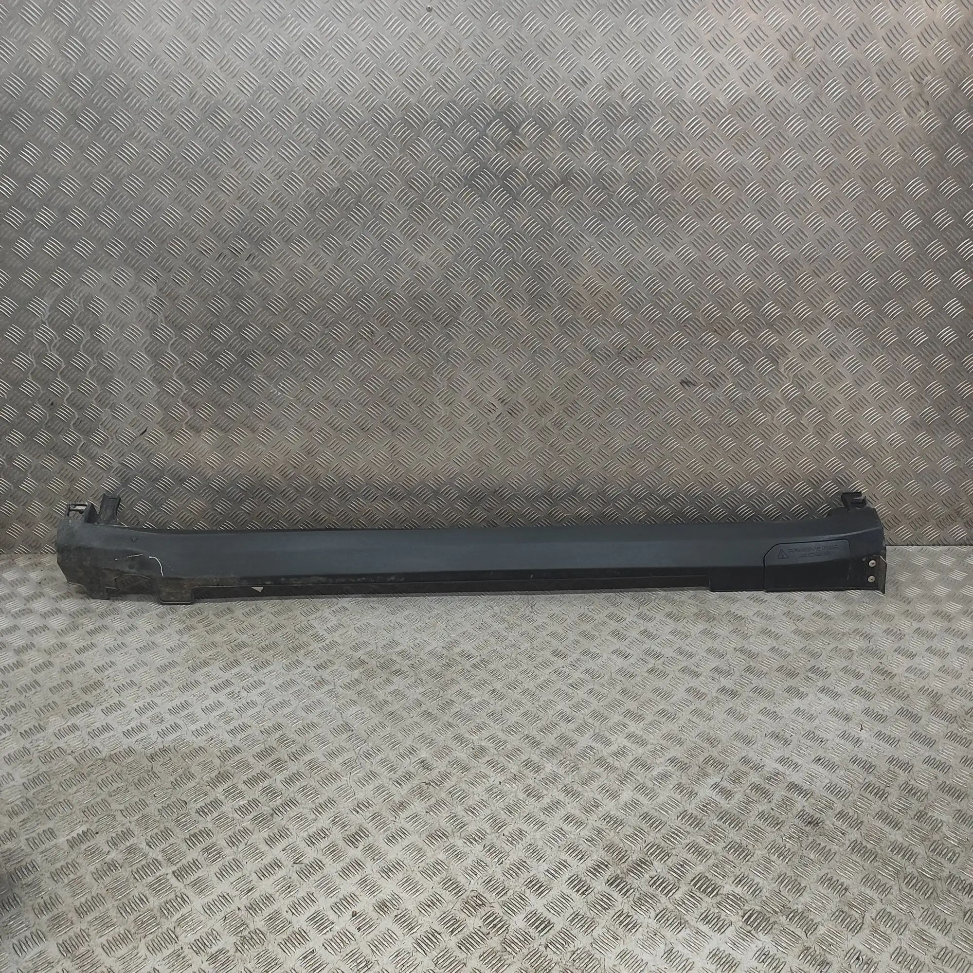 Jeep Avenger Left Side Plastic Sideskirt Cover Left Side Plastic Sideskirt Cover — JEEP AVENGE...