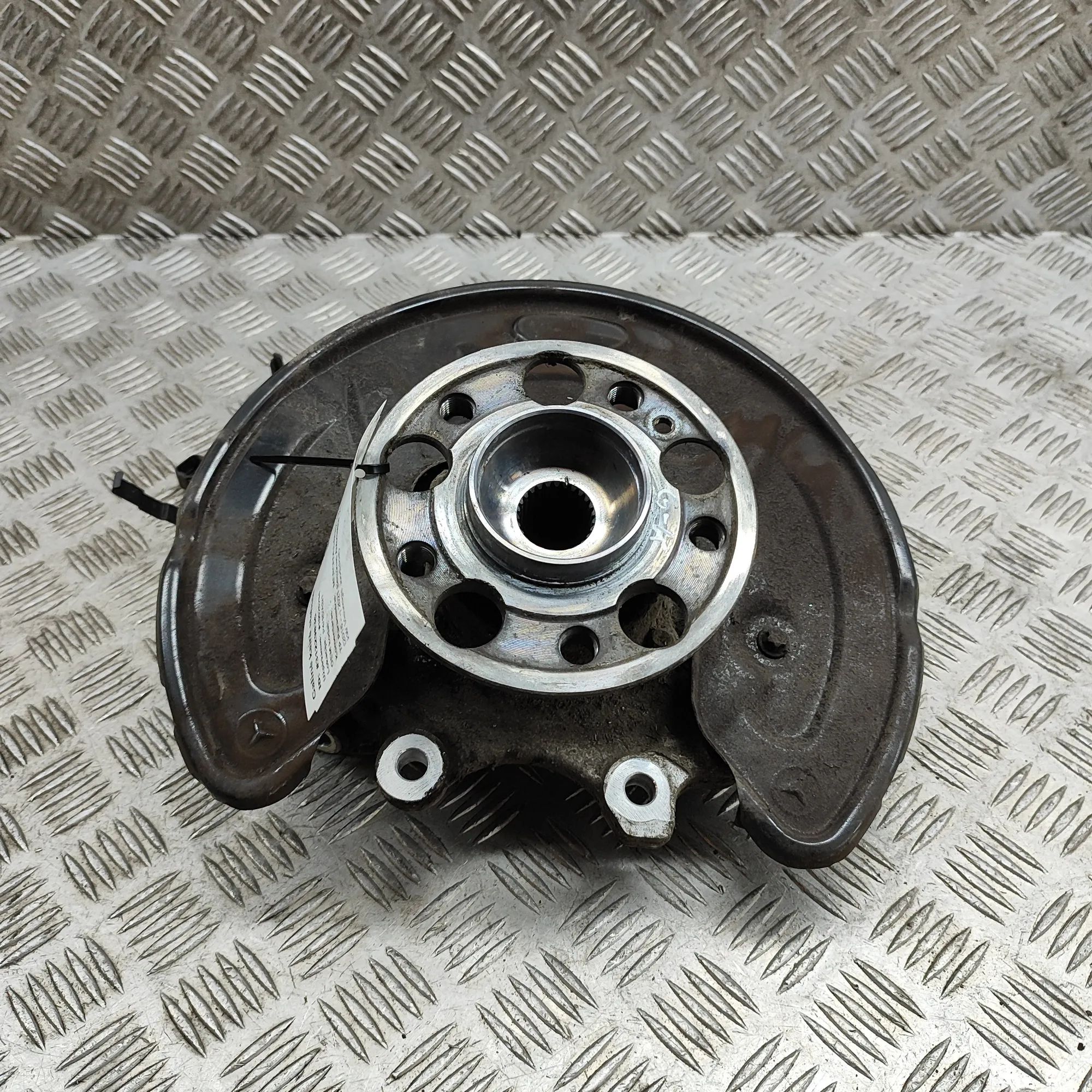 Mercedes-Benz GLC (X253) Rear Left Wheel Hub Spindle Rear Left Wheel Hub Spindle — MERCEDES BENZ GLC...