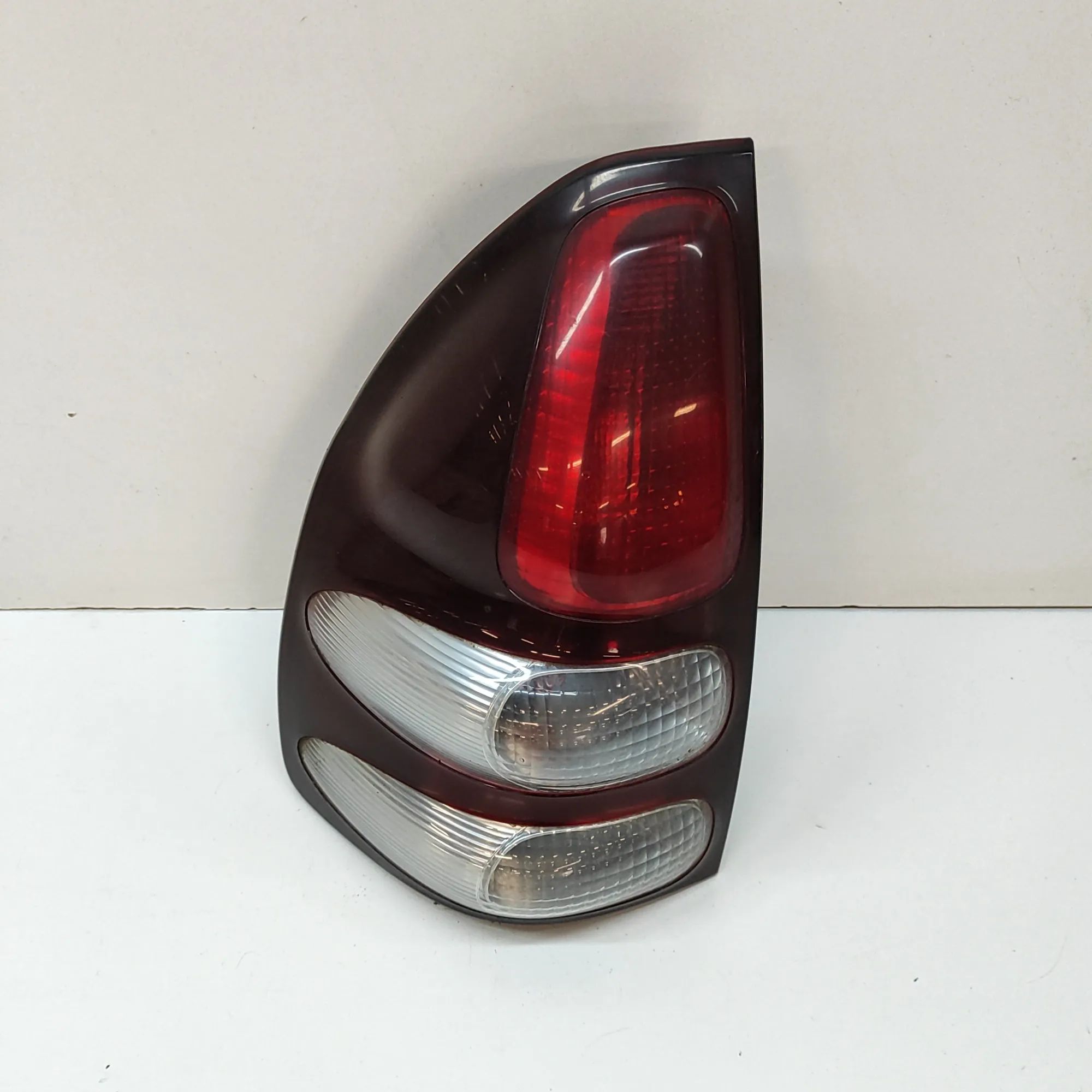 Toyota Land Cruiser 100 Rear Left Tail Light Rear Left Tail Light — TOYOTA LAND CRUISER (120...