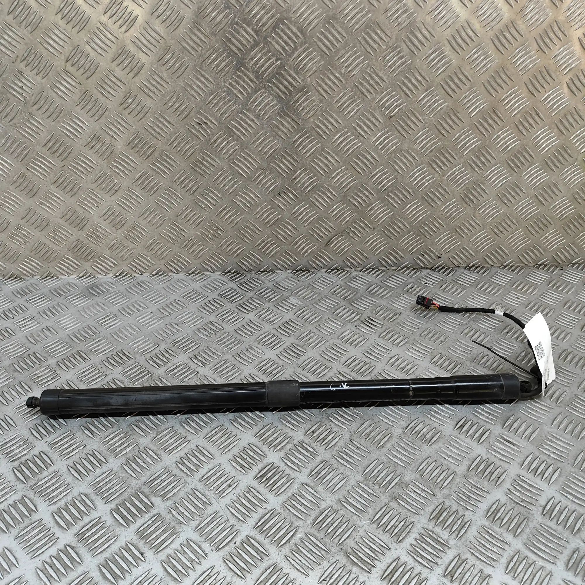 Land Rover Range Rover Evoque Left Side Tailgate Gas Strut Left Side Tailgate Gas Strut — LAND ROVER RANGE...