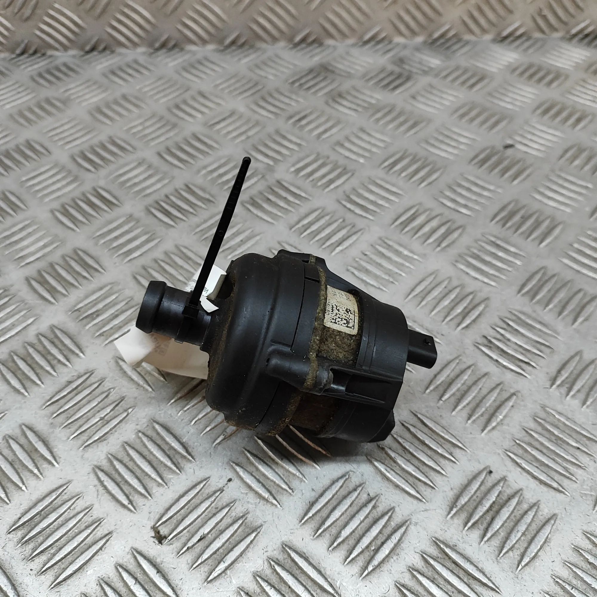Land Rover Range Rover Sport (L494) Auxiliary Water Pump Auxiliary Water Pump — LAND ROVER RANGE ROVER S...