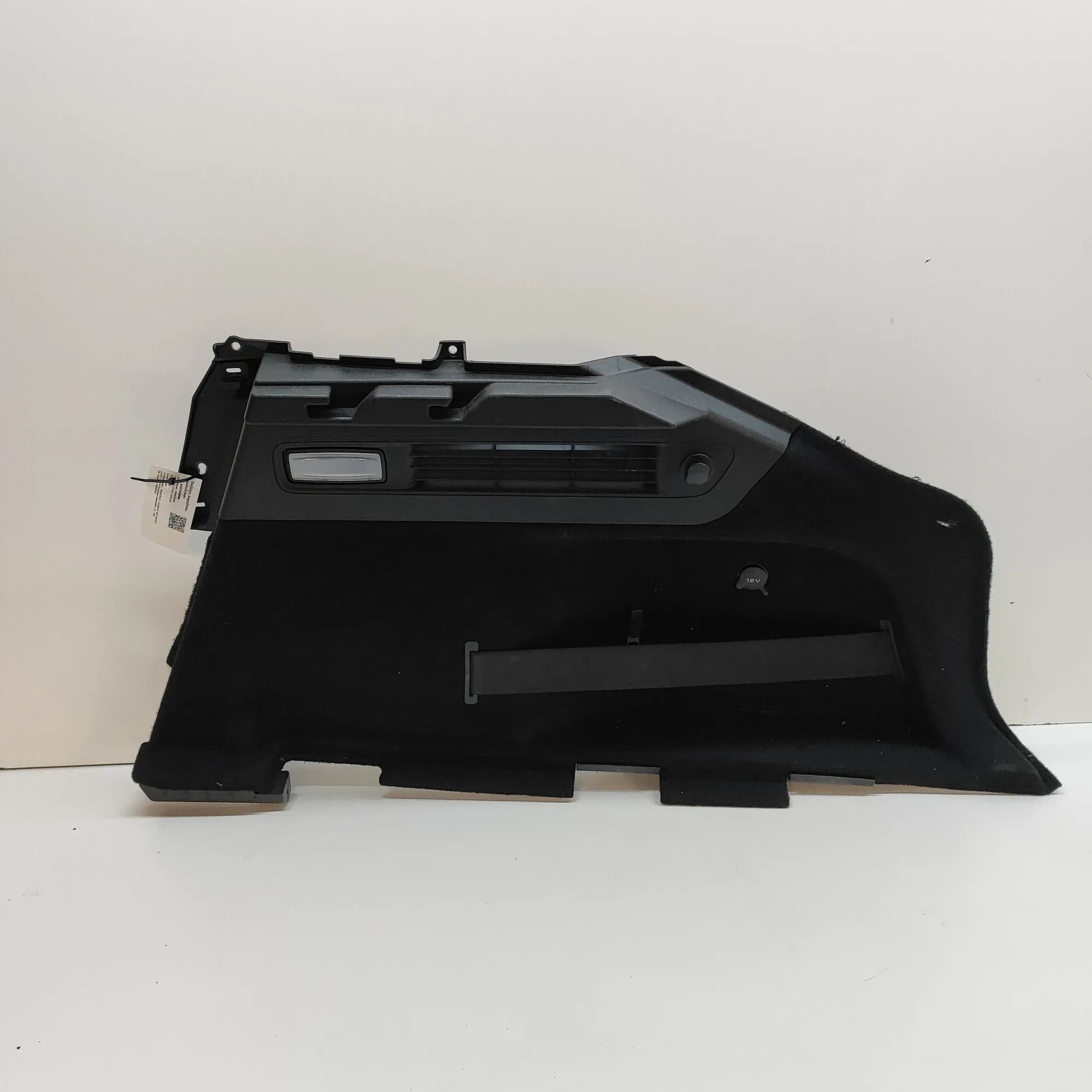 Maserati Levante Right Side Trunk Trim Right Side Trunk Trim — MASERATI LEVANTE (SUV M...