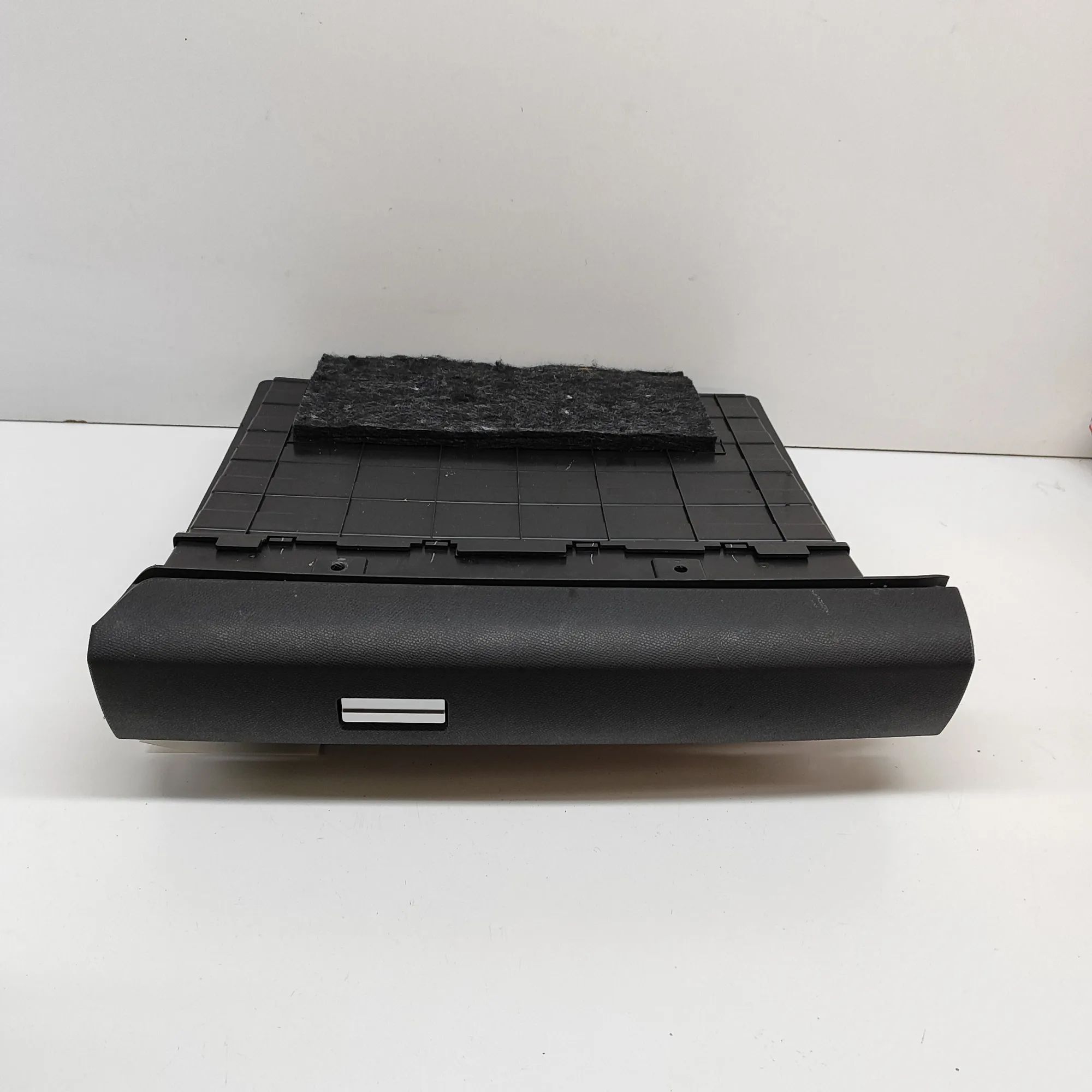 Citroen C4 Glove Compartment Glove compartment — CITROEN C4 (III BA_, BB_, B...