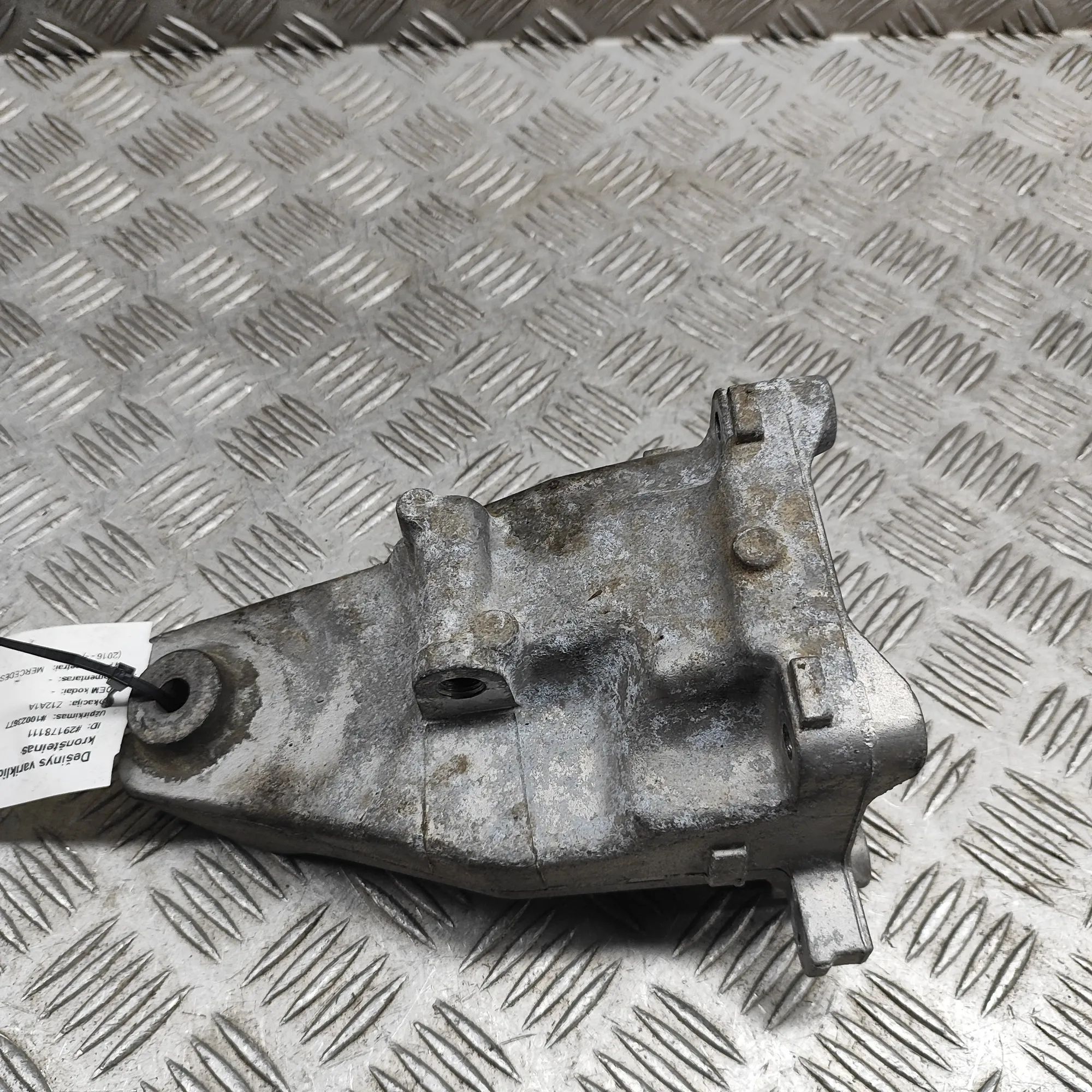 Mercedes-Benz GLC (X253) Right Side Engine Bracket Right Side Engine Bracket — MERCEDES BENZ GLC (...