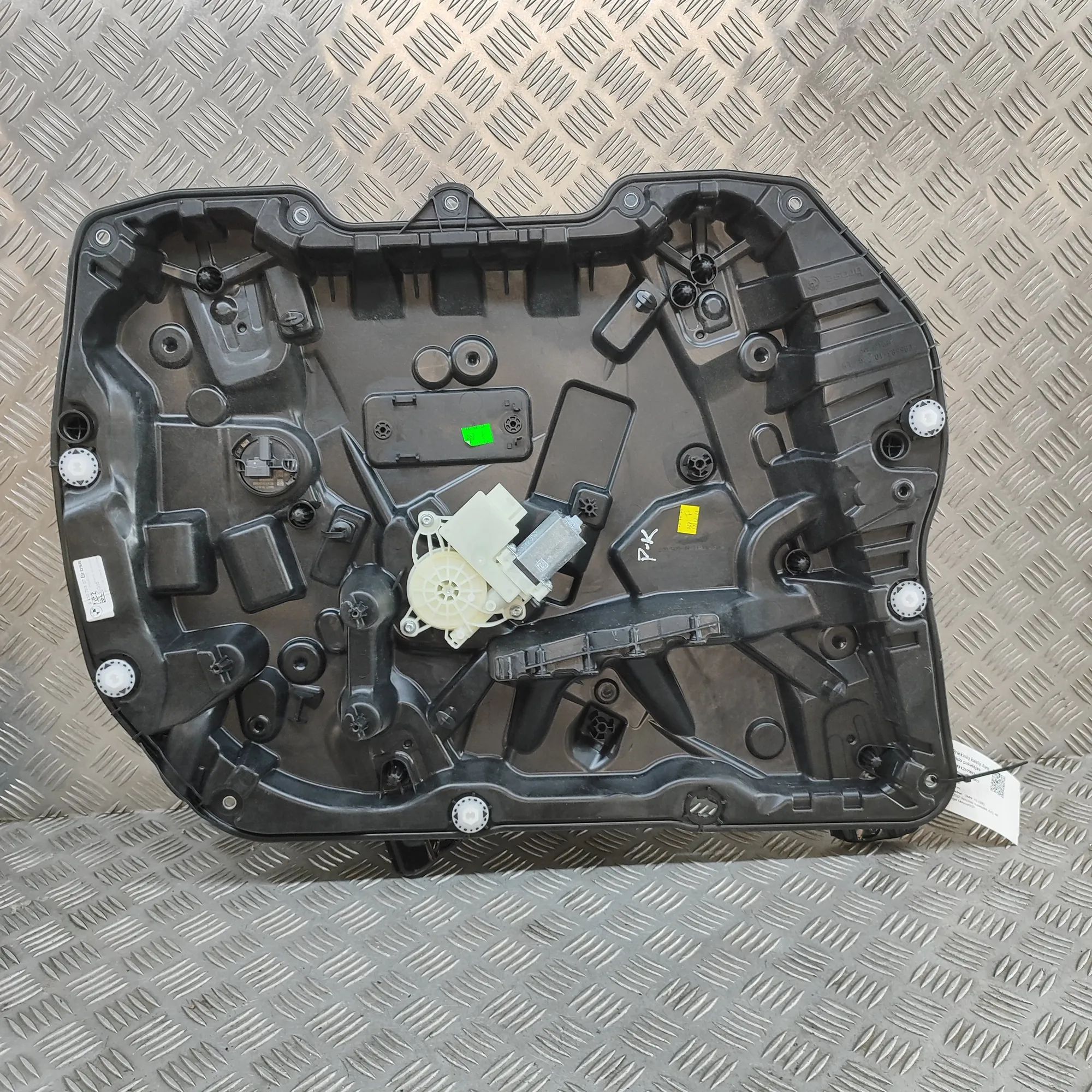 BMW X5 (G05) Front Left Door Window Regulator Front Left Door Window Regulator — BMW X5 (G05)...