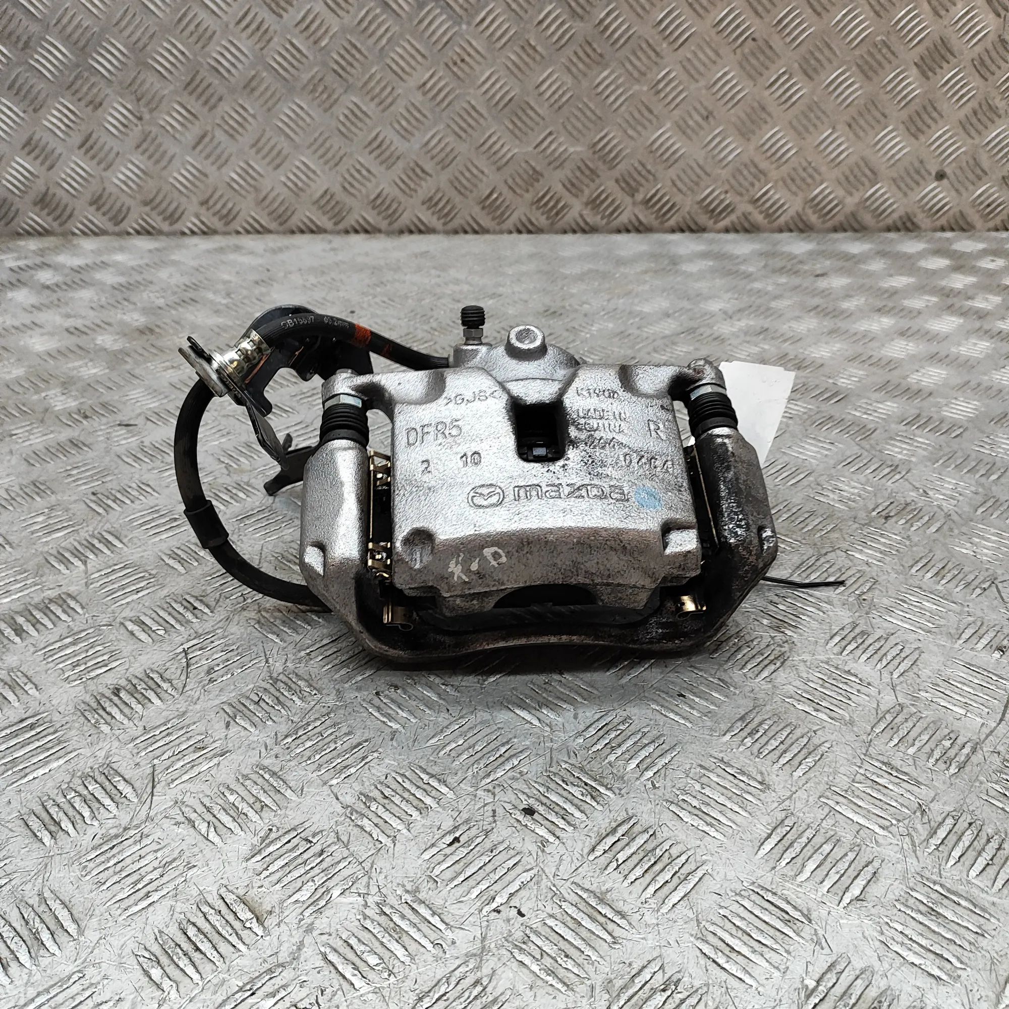 Mazda 3 (BP) Brake caliper — front right Brake caliper — front right — MAZDA CX-3 (0 DM)...