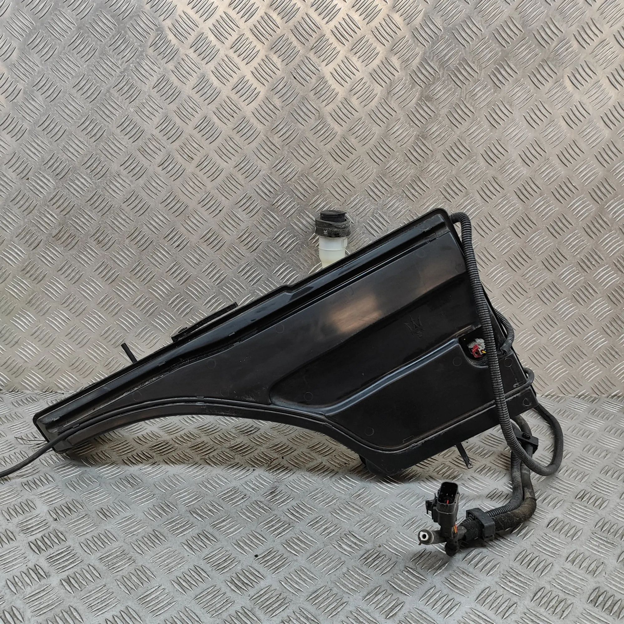 Maserati Quattroporte Window Washer Tank Window Washer Tank — MASERATI QUATTROPORTE (VI)...