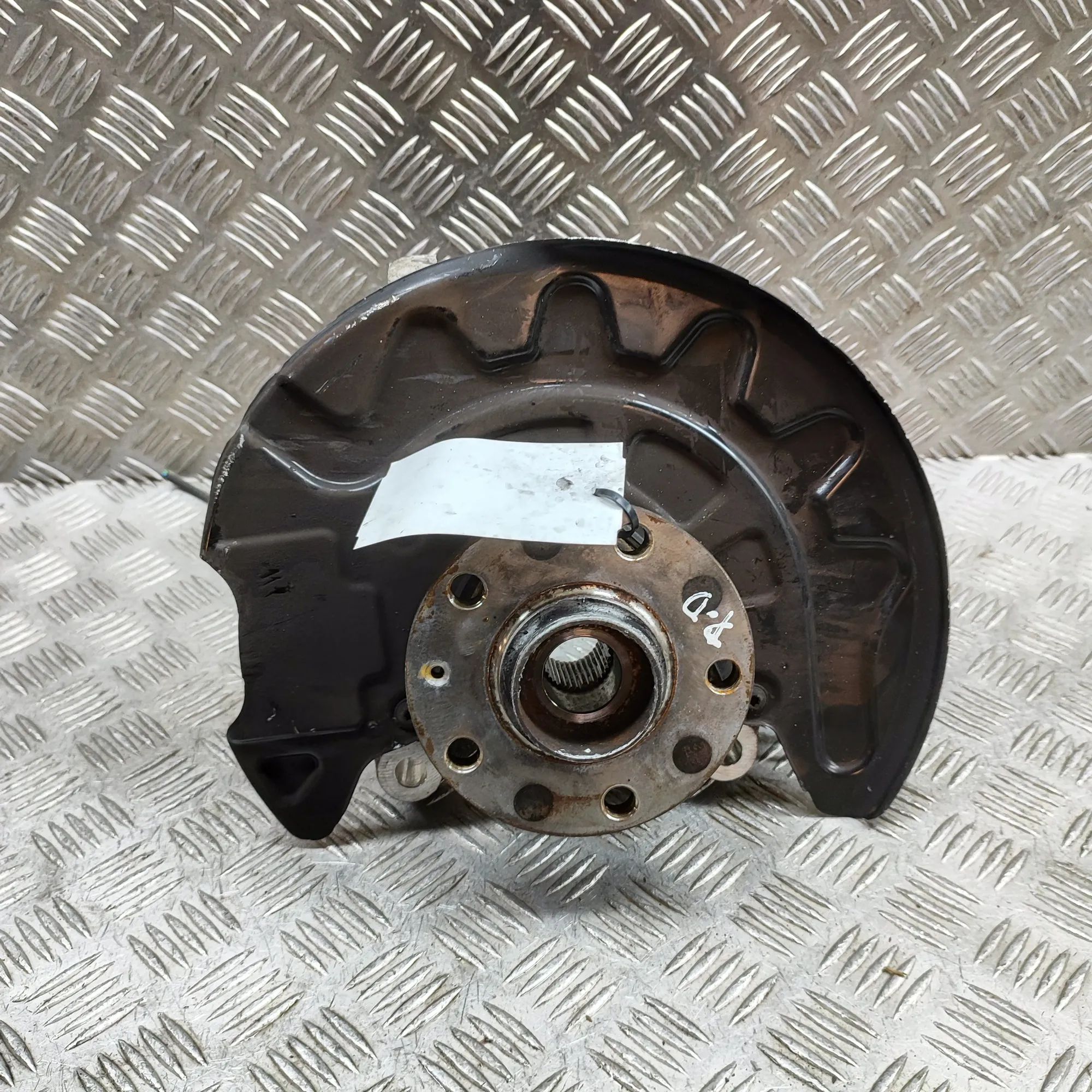 Audi Q3 (8U) Front Right Wheel Hub Front Right Wheel Hub — AUDI Q3 (F3) (2018-...)...