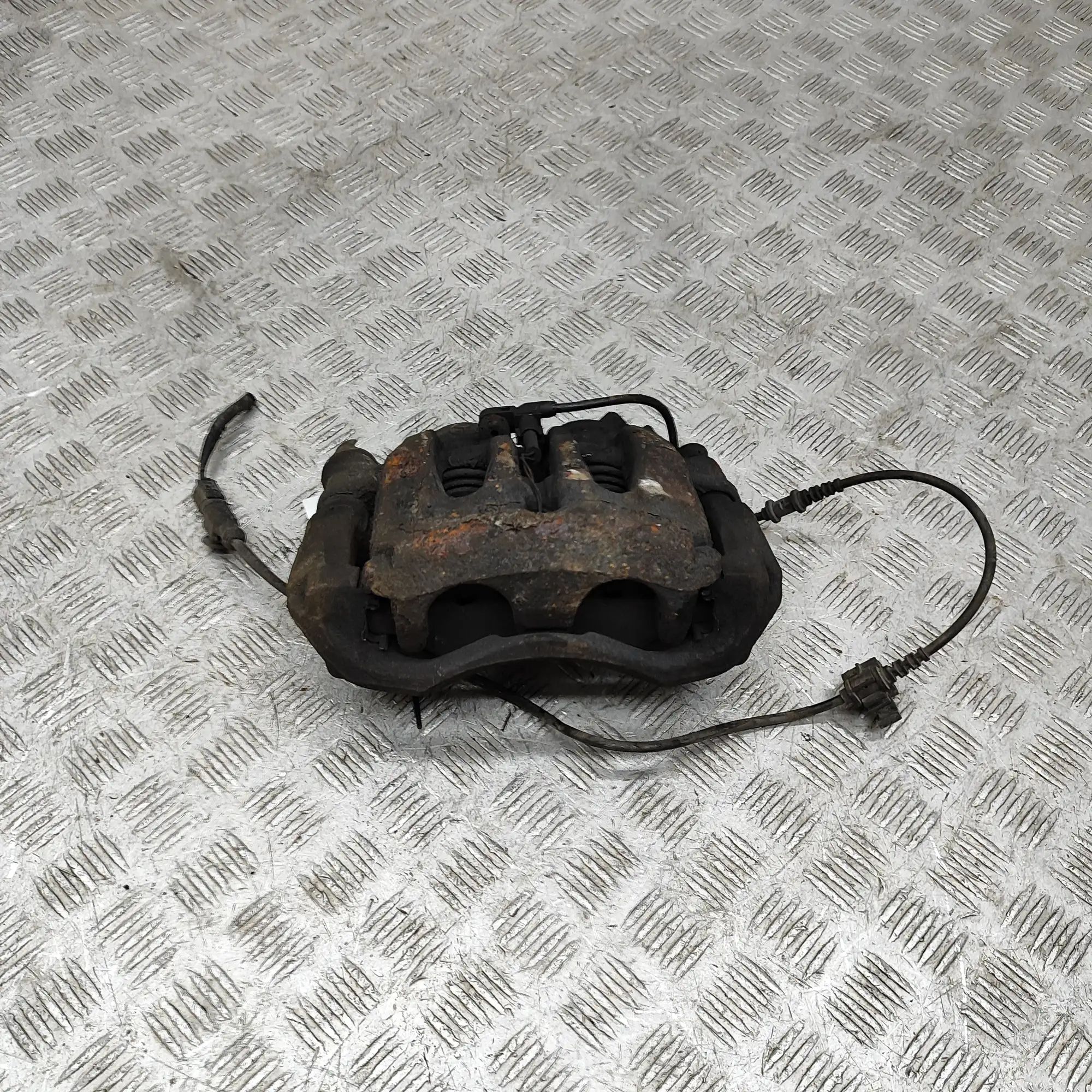 Mercedes-Benz Sprinter (W907 / W910)  Brake caliper — front right Brake caliper — front right — MERCEDES BENZ SPR...