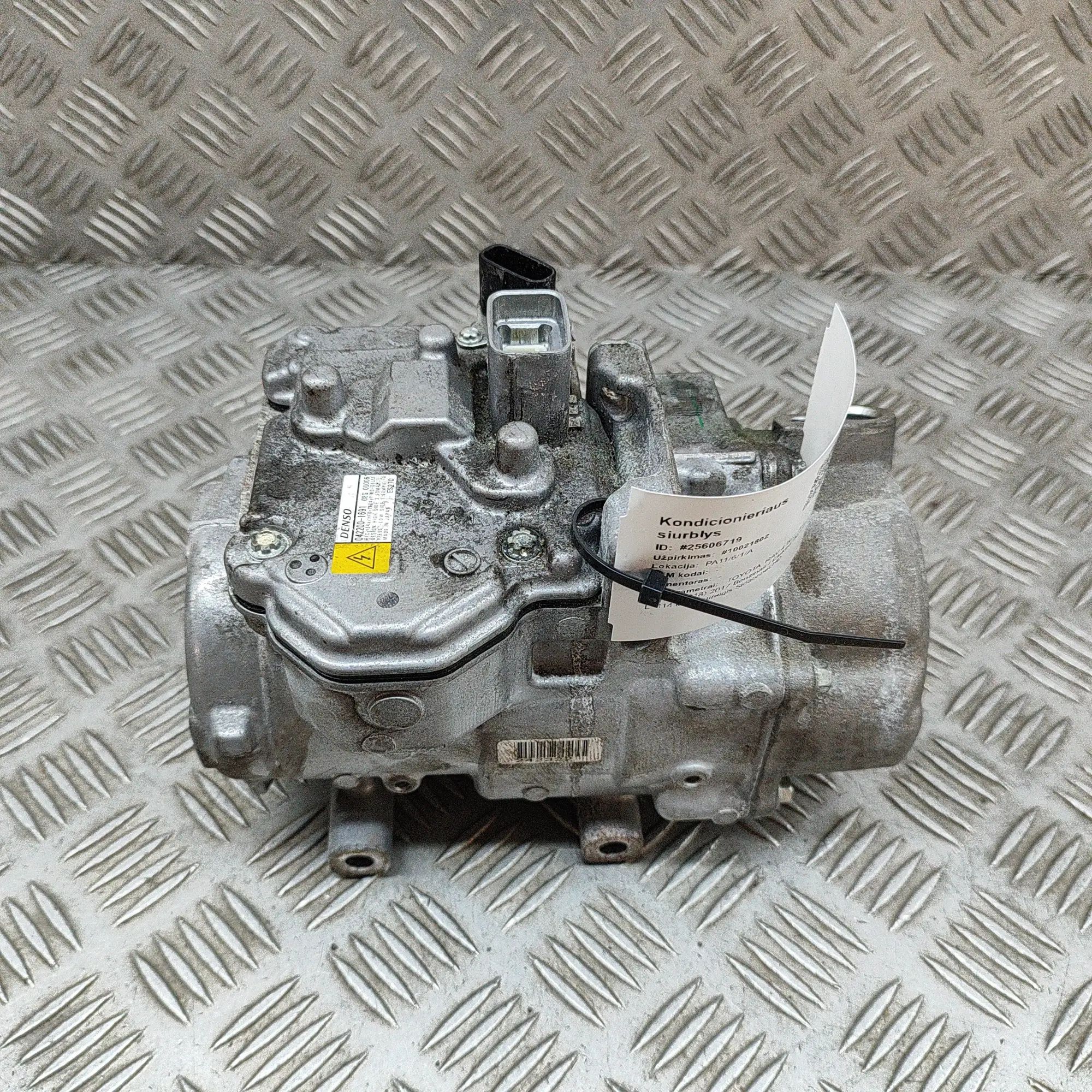 Toyota RAV4 (XA40) Air-conditioning compressor Air-conditioning compressor — TOYOTA RAV (4 IV ...