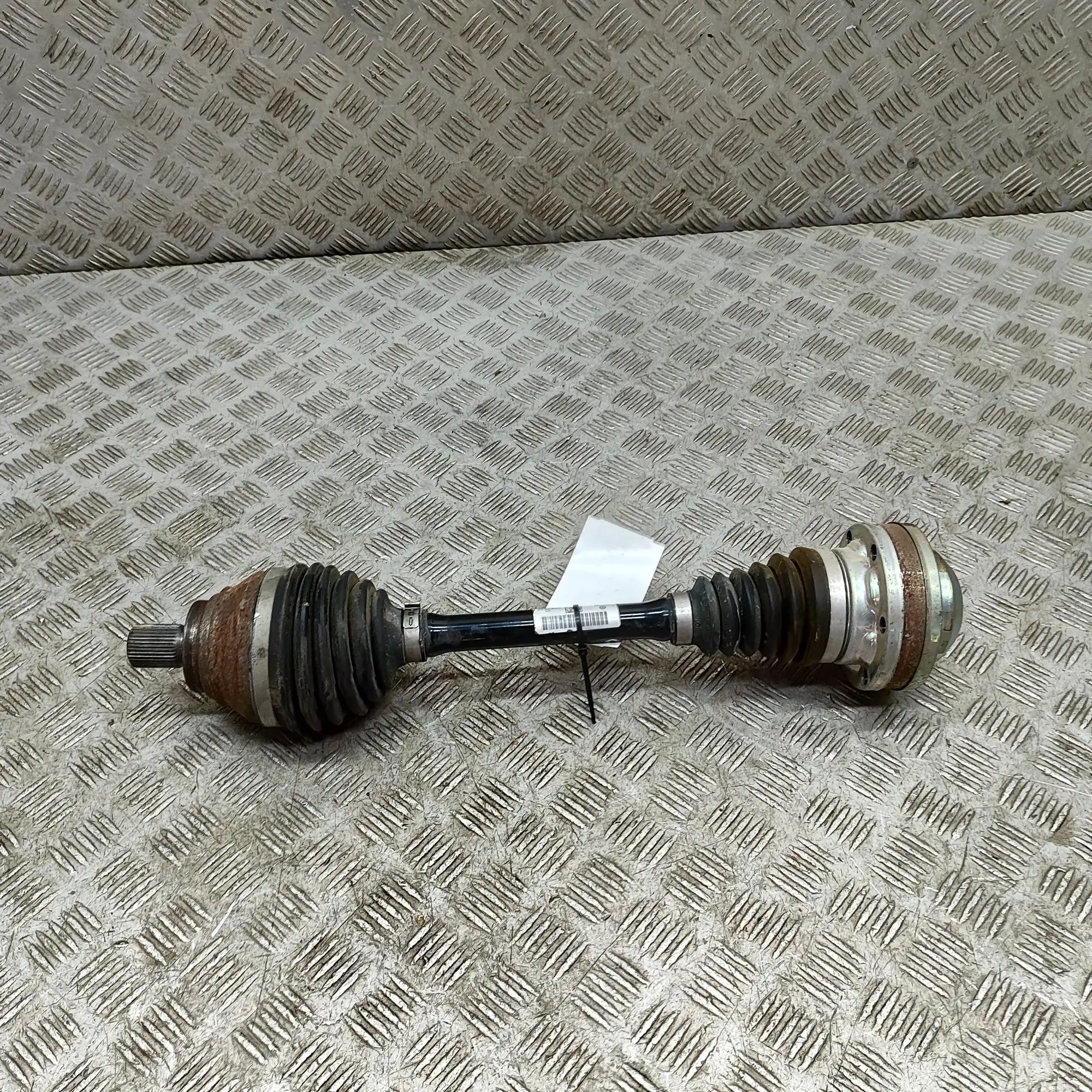 Volkswagen Caddy V Front Left Driveshaft Front Left Driveshaft — VW CADDY (V SBB, SBJ) (...