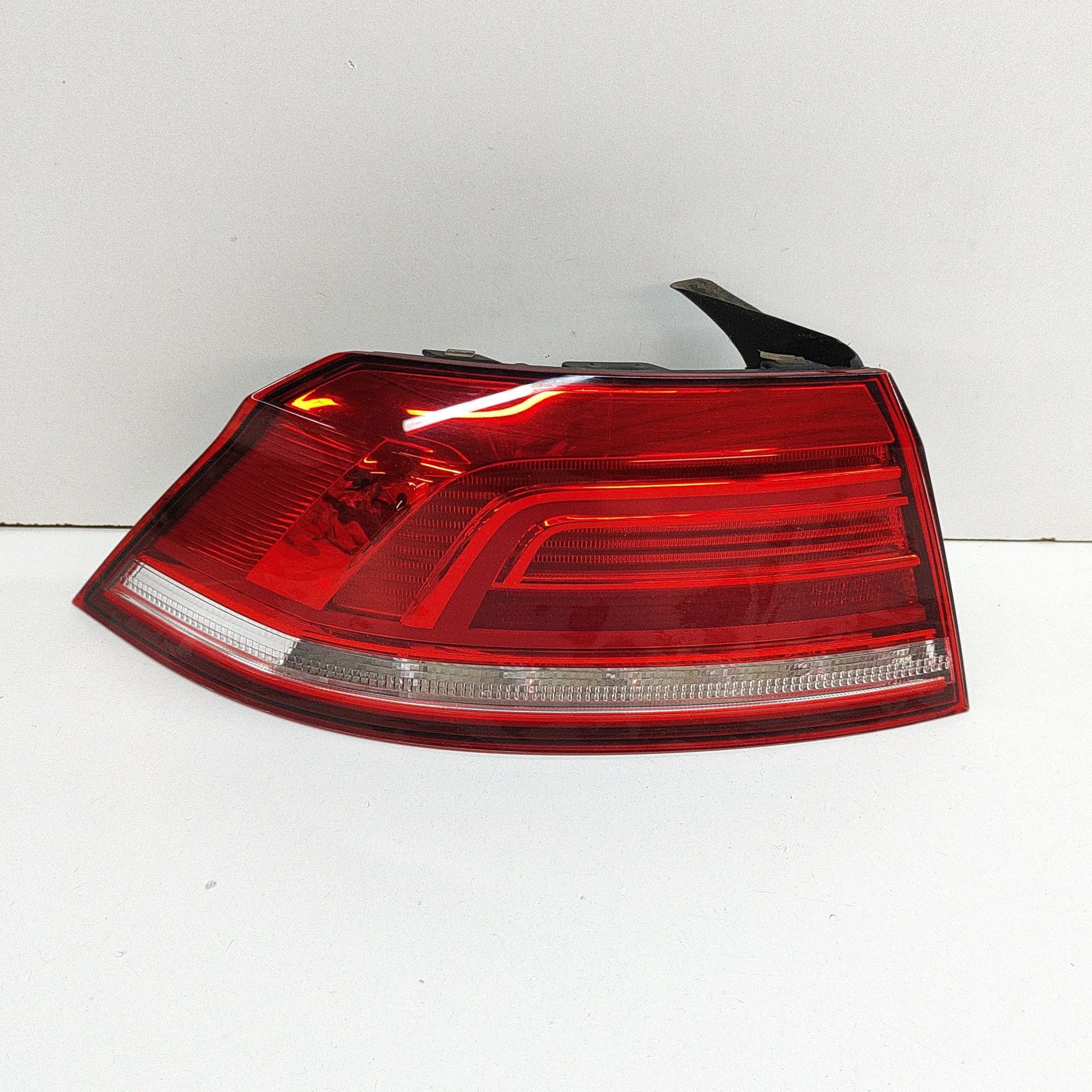 Volkswagen Passat (B8) Rear Left Tail Light Rear Left Tail Light — VW PASSAT (B8 3G2) (2014...