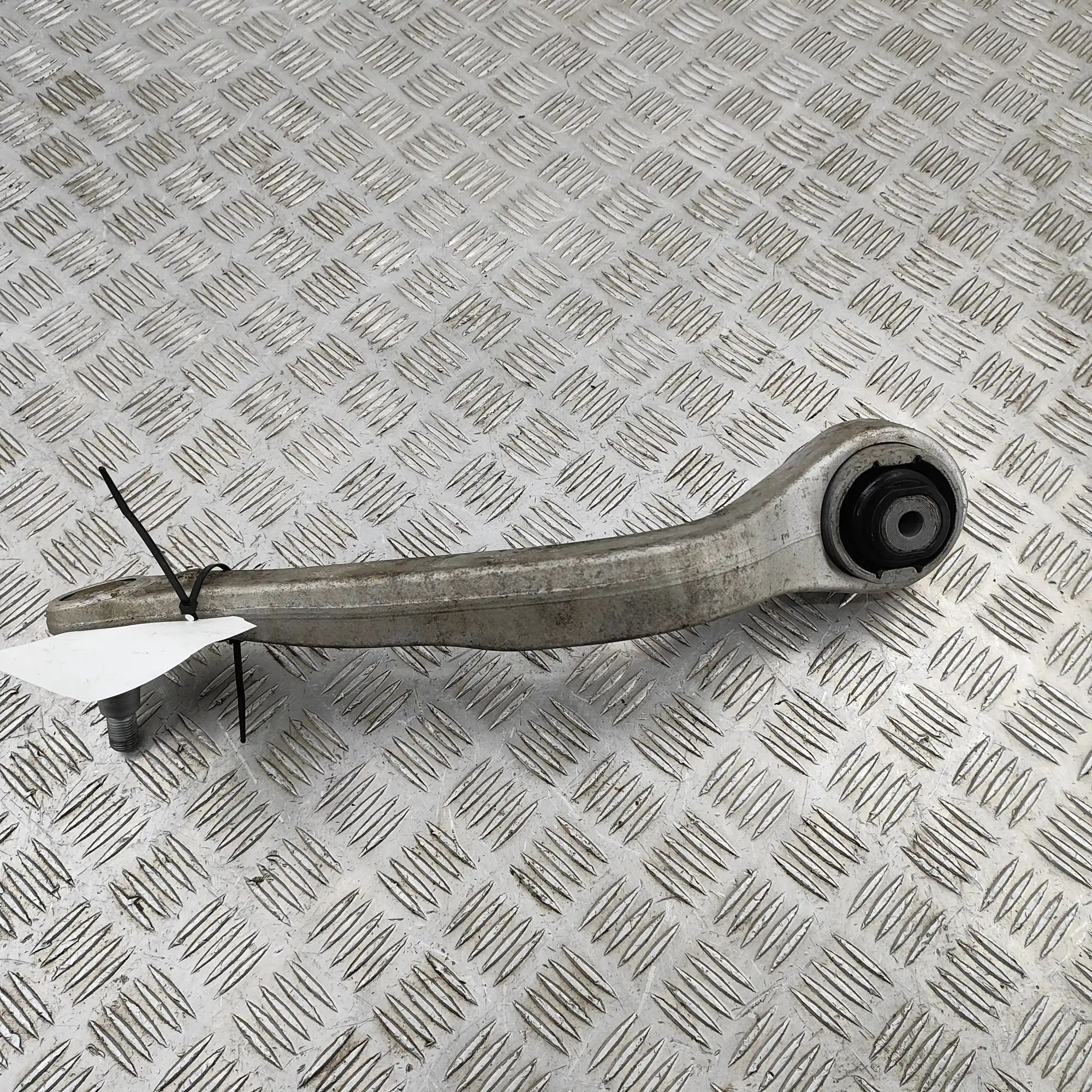 Alfa-Romeo Giulia (952) Front Right Curved Control Arm Front Right Curved Control Arm — ALFA ROMEO GIU...