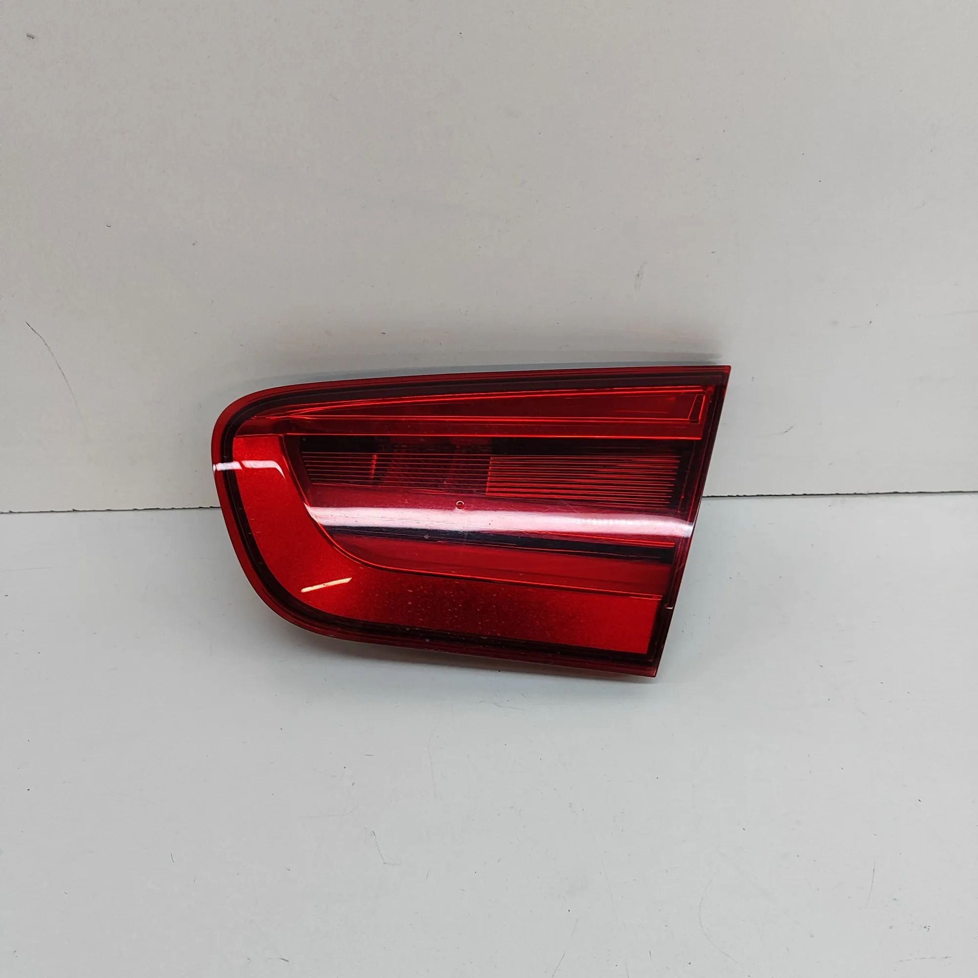 BMW 1 (F20 / F21) Right Side Tailgate Tail Light Right Side Tailgate Tail Light — BMW 1 SERIES (...