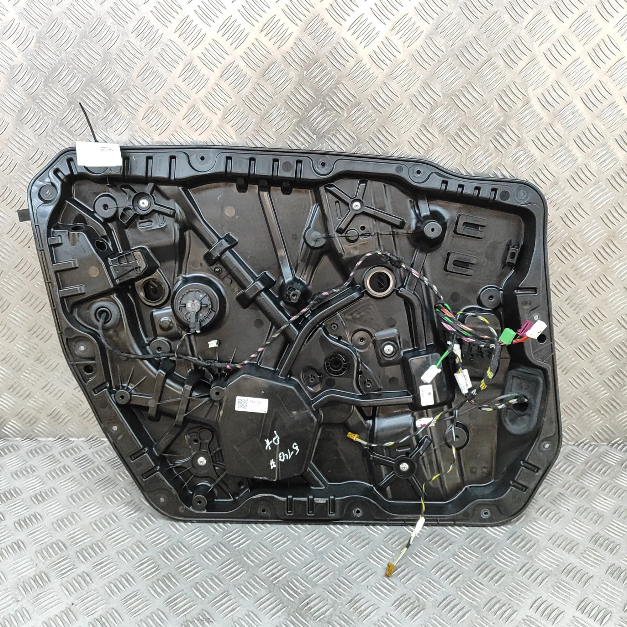 Mercedes-Benz GLE (W167) Front Left Door Window Regulator Front Left Door Window Regulator — MERCEDES BEN...