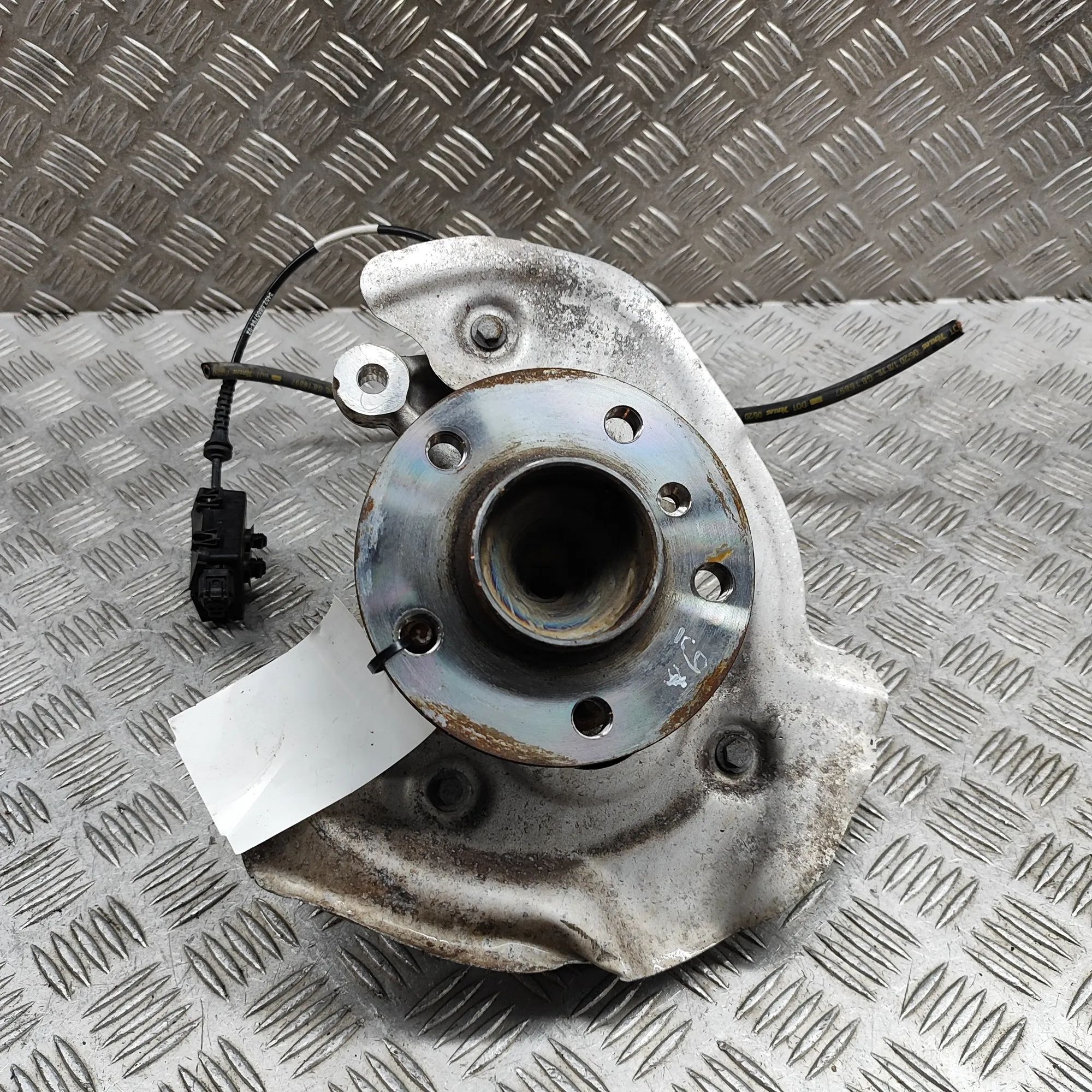 BMW i3 (I01) Front Right Wheel Hub Front Right Wheel Hub — BMW I3 (I01) (2013-2021...