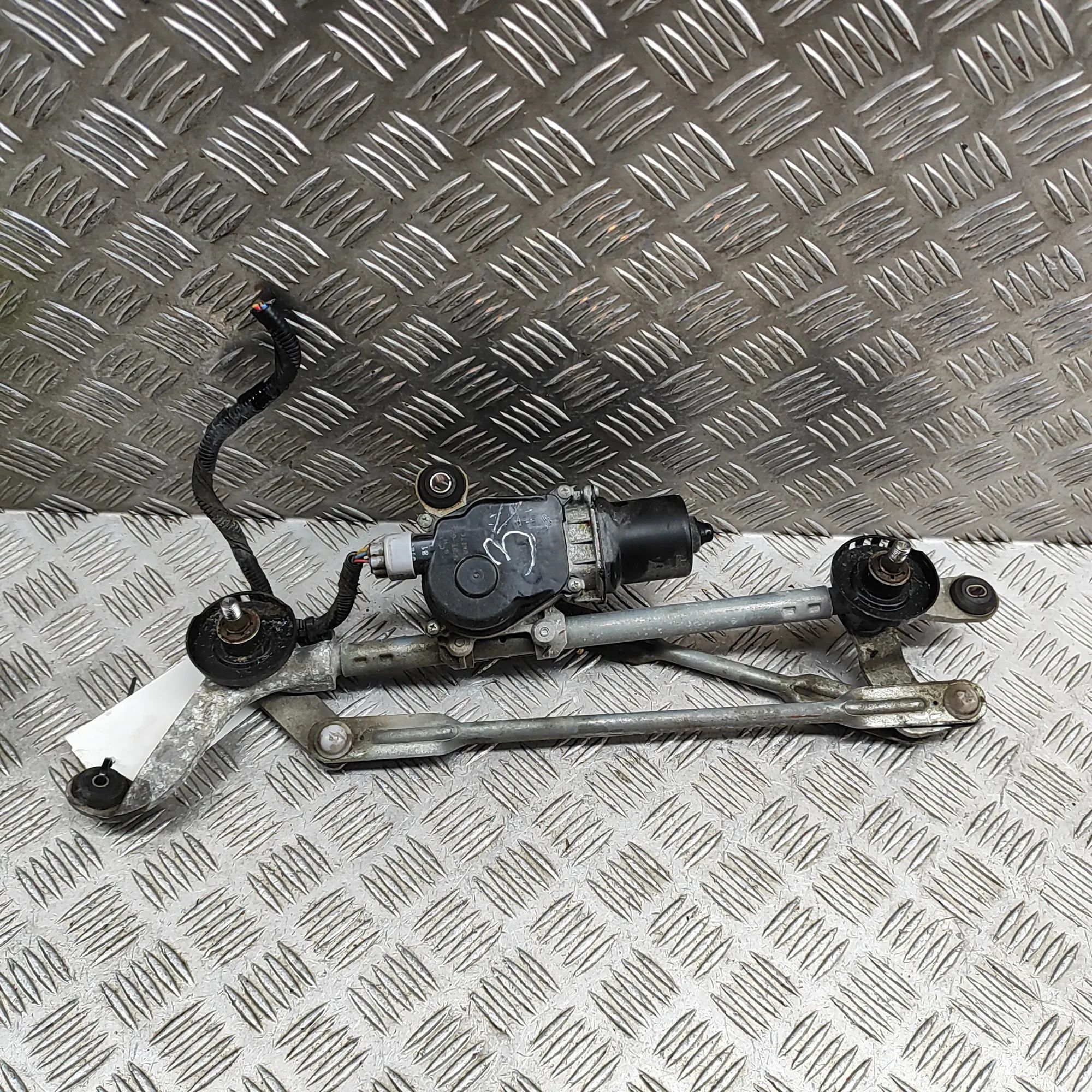 Nissan Leaf Front Windshield Wiper Mechanism Front Windshield Wiper Mechanism — NISSAN LEAF ...