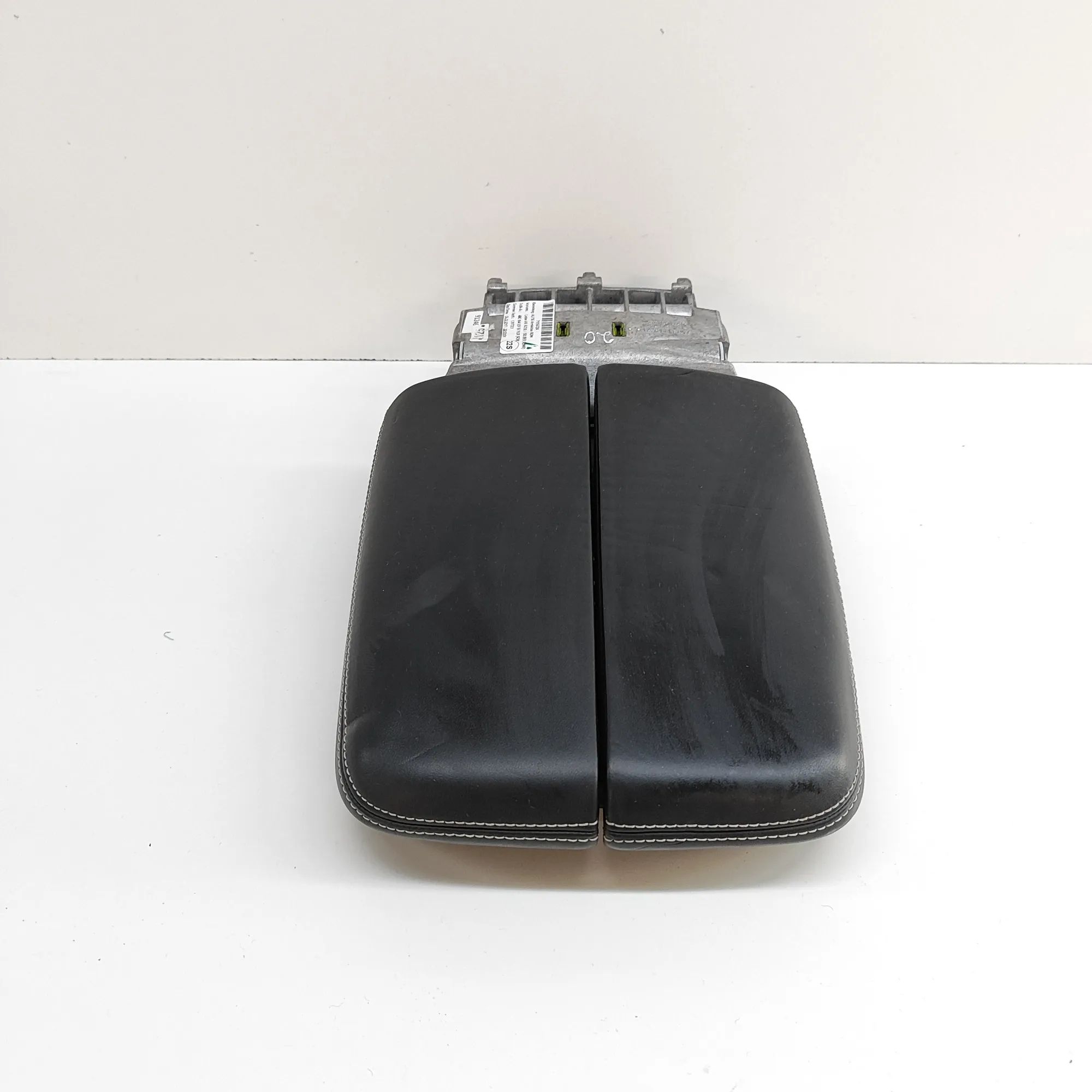 Audi Q7 (4M) Käetugi, tagaistmes Armrest — AUDI Q7 (4M) (2015-...) — 4M0864207B
...