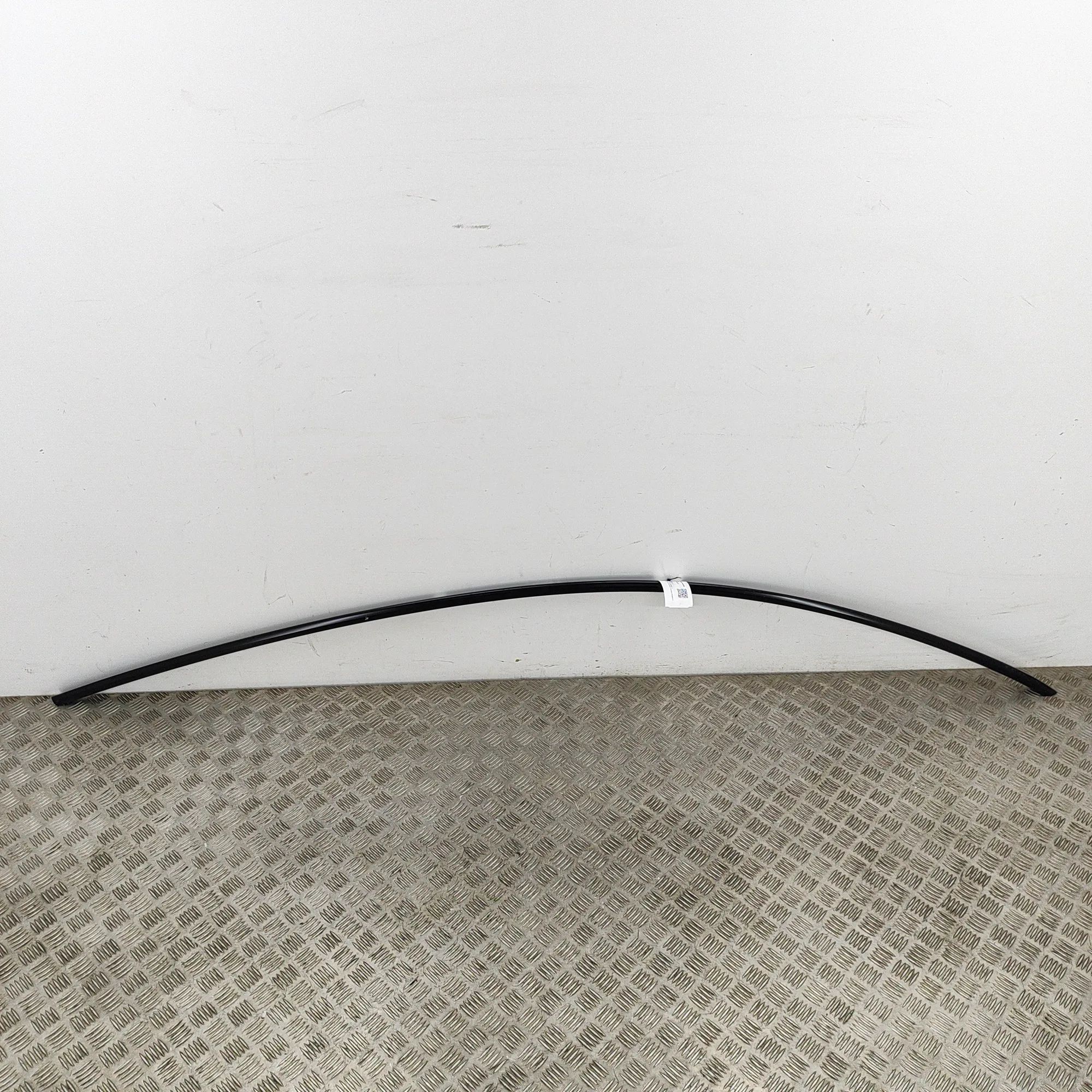 Tesla Model Y Right Side Roof Strip Trim Right Side Roof Strip Trim — TESLA MODEL Y (201...