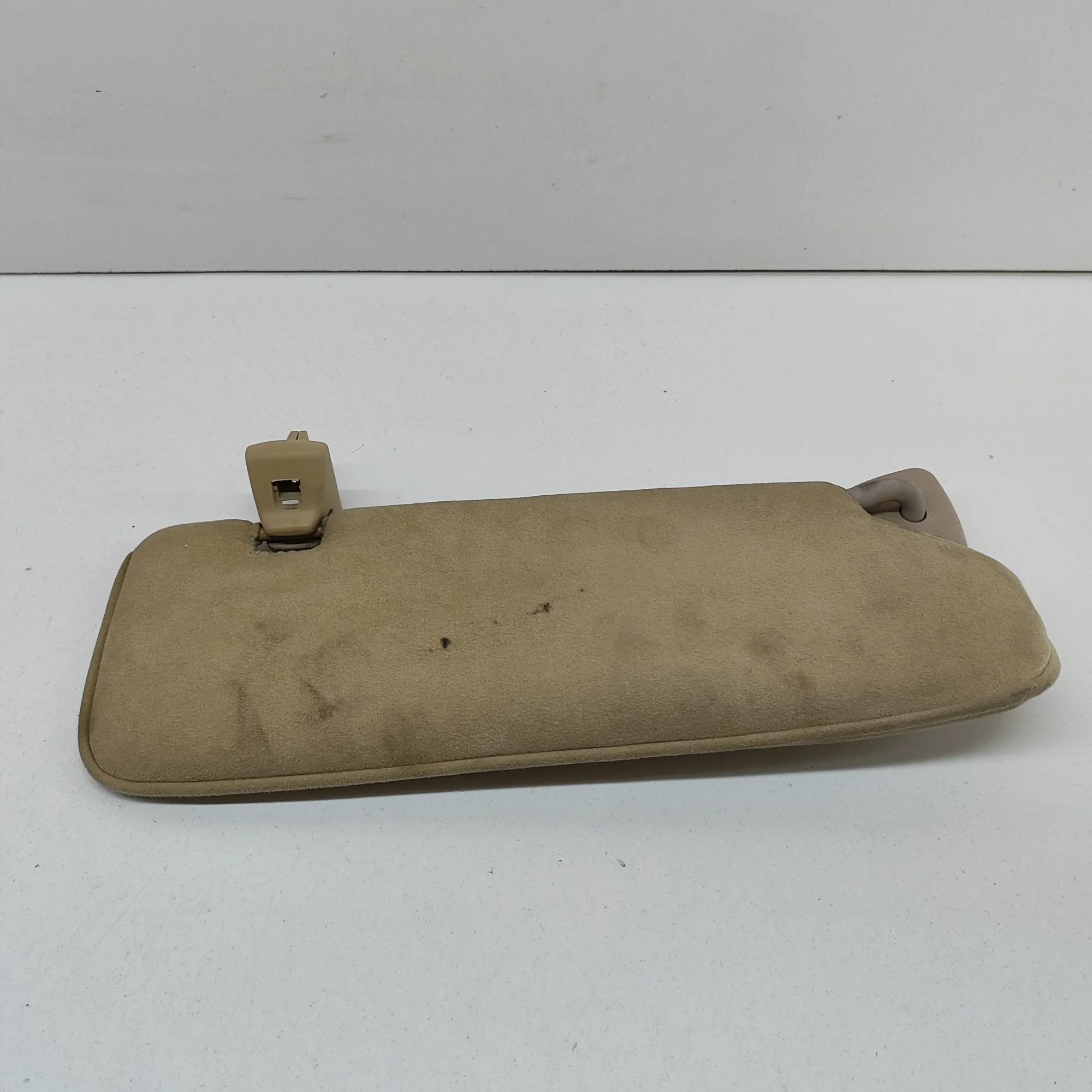 Left Side Sun Visor Brand/Model: ASTON MARTIN DB7
Year: 1995
Engine...