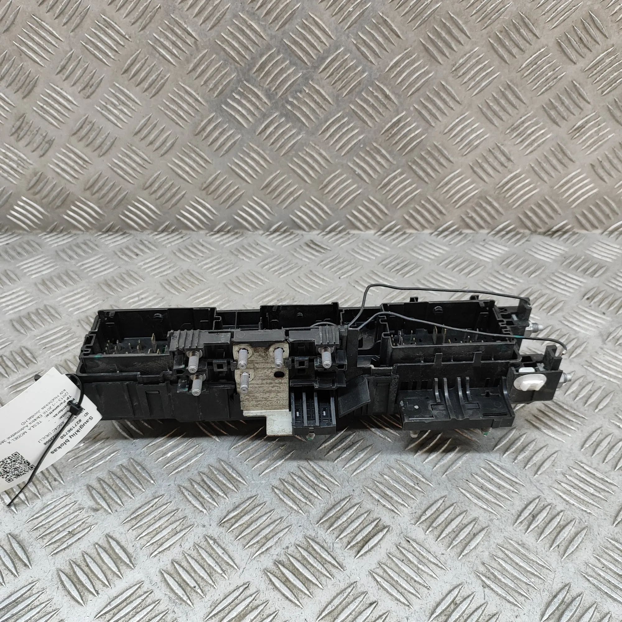 Tesla Model X Fuse Box Module Fuse Box Module — TESLA MODEL X (2013-...) — 10...