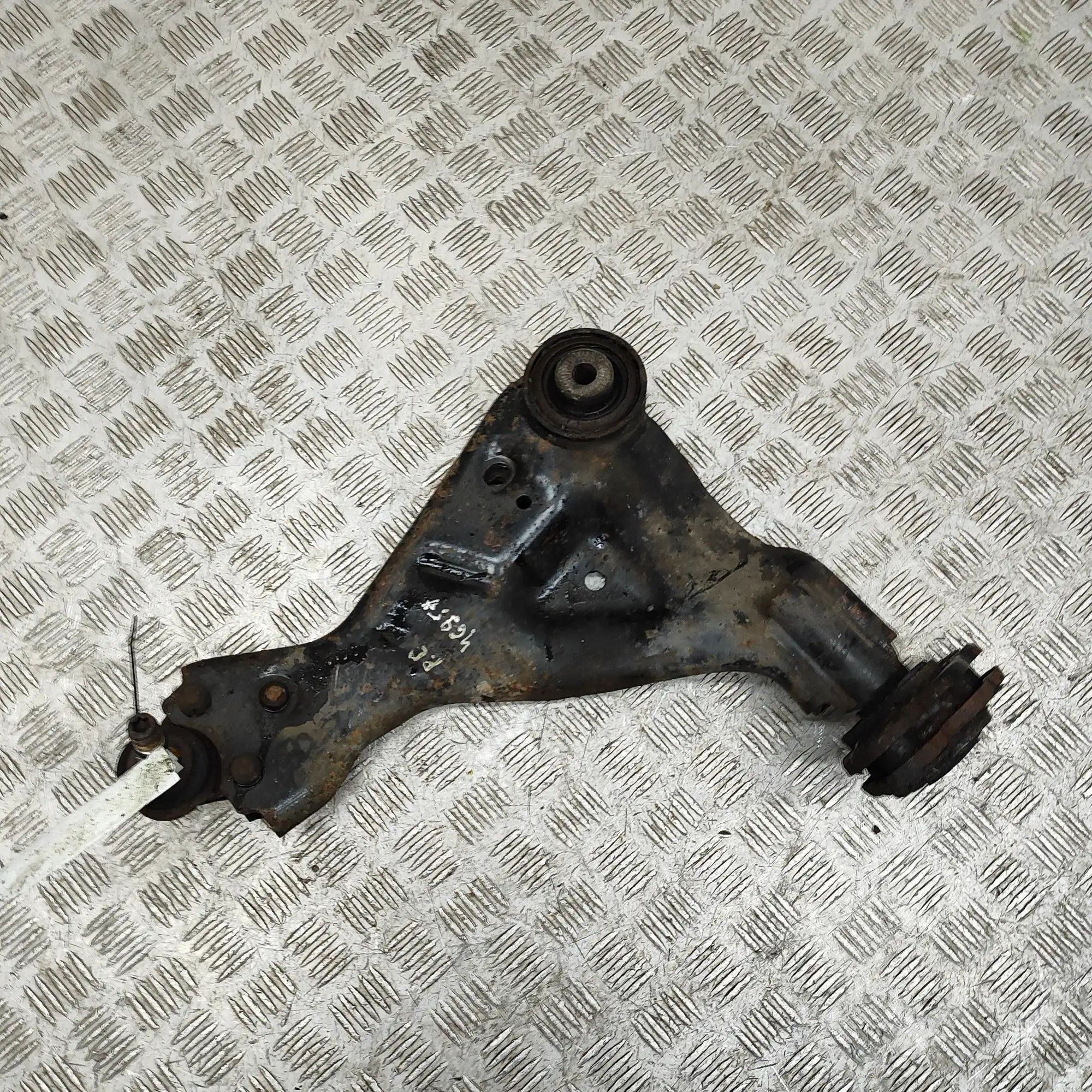 Mercedes-Benz V / Vito / EQV (W447) Front Right Lower Control Arm Front Right Lower Control Arm — MERCEDES BENZ V...