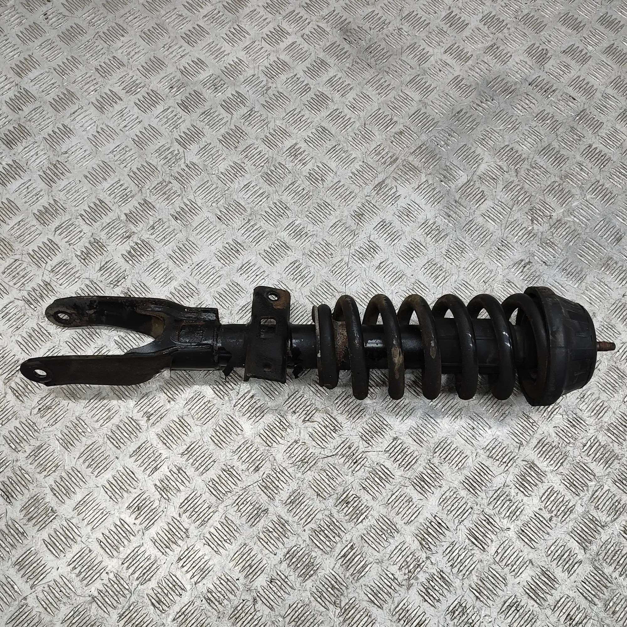 Volkswagen Amarok Shock absorber — front right Shock absorber — front right — VW AMAROK (2H_, ...