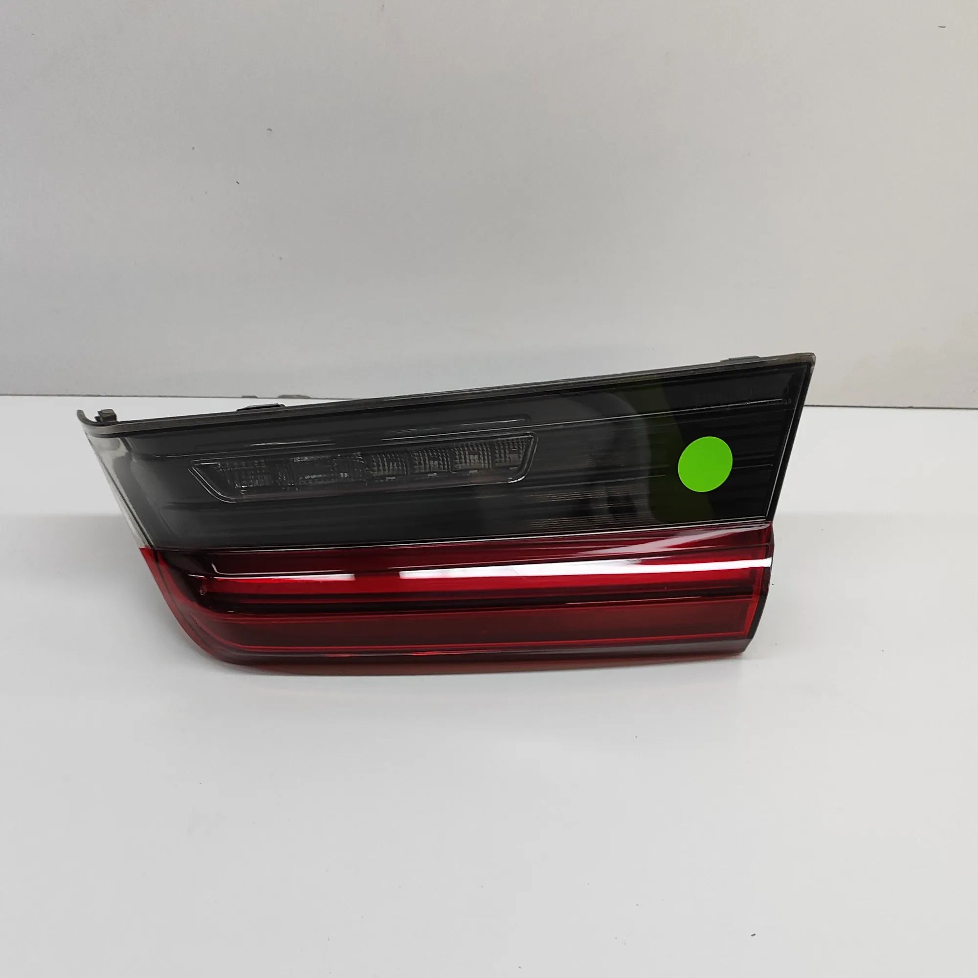 BMW 3 (G20 / G21) Right Side Tailgate Tail Light Right Side Tailgate Tail Light — BMW 3 SERIES (...