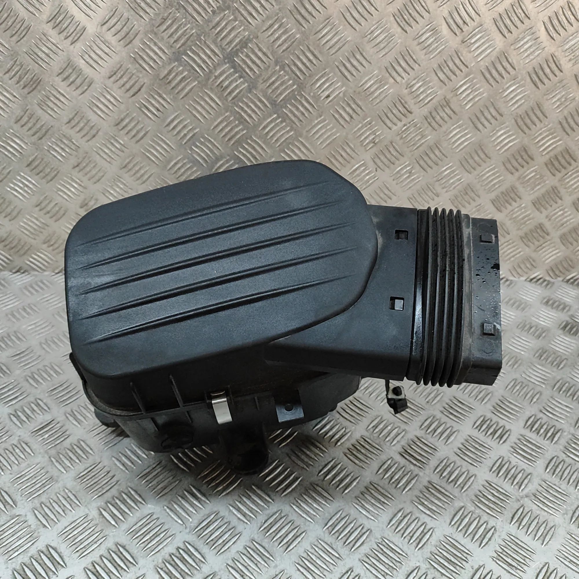 Maserati Ghibli Õhufiltri korpus (2.5) Air Filter Box — MASERATI GHIBLI (M157) (2013-....