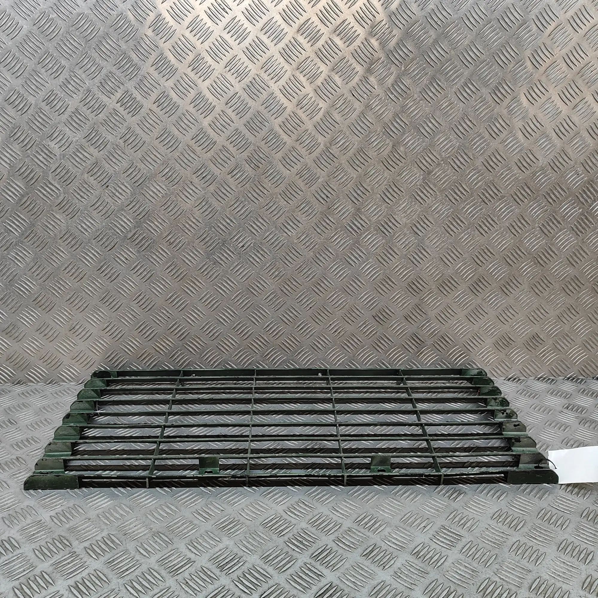 Land Rover Defender Radiator Grille Radiator grille — LAND ROVER DEFENDER (L315) (1...