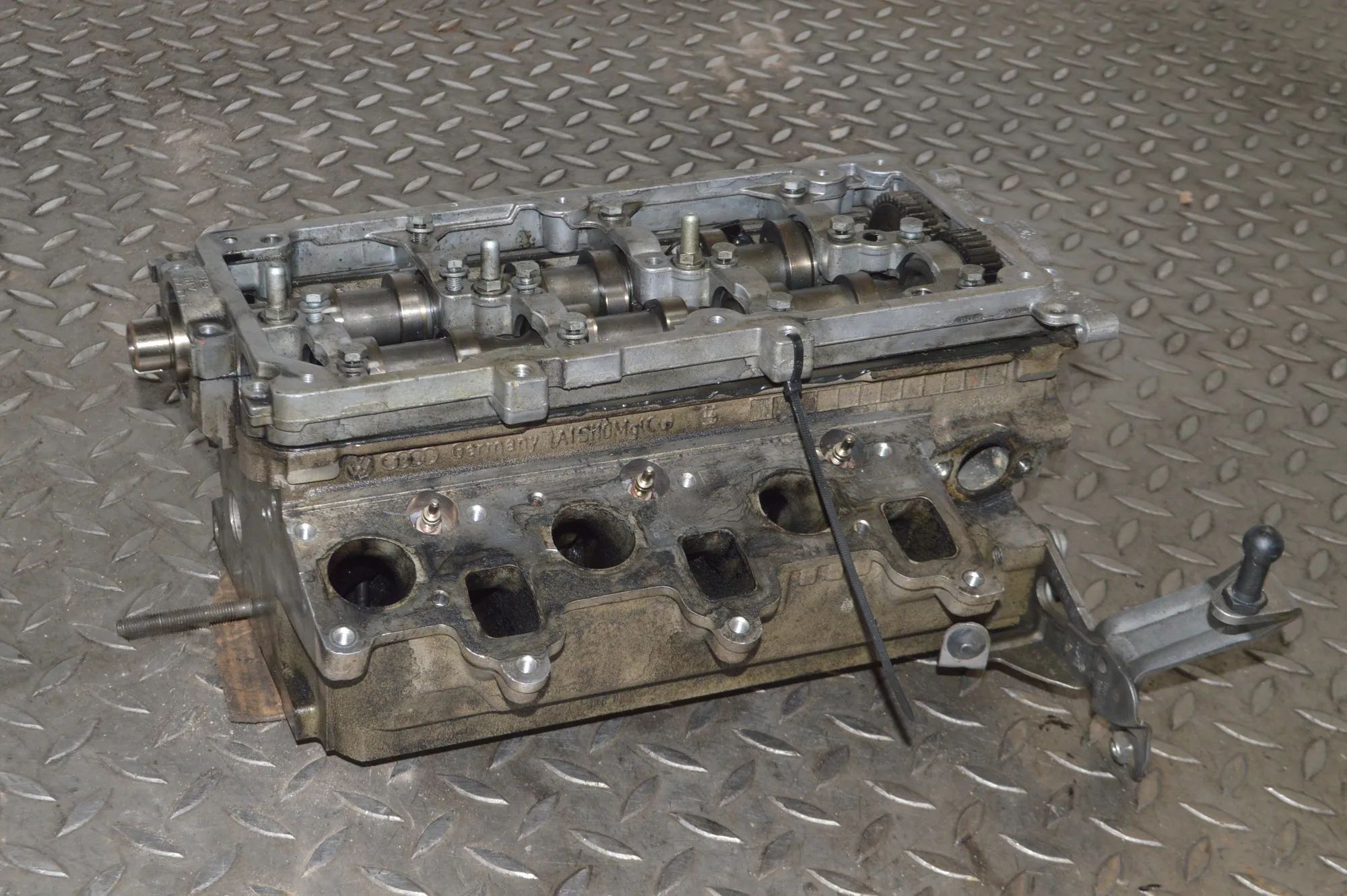 Volkswagen Polo Engine Cylinder Head Engine Cylinder Head — VW POLO (6R, 6C) (2009-....