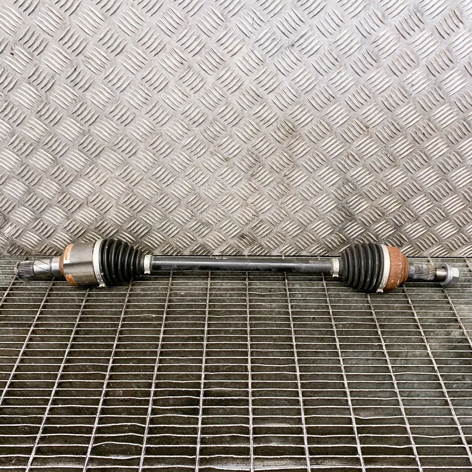 Tesla Model 3 Rear Right Driveshaft Rear Right Driveshaft — TESLA MODEL 3 (2018-......
