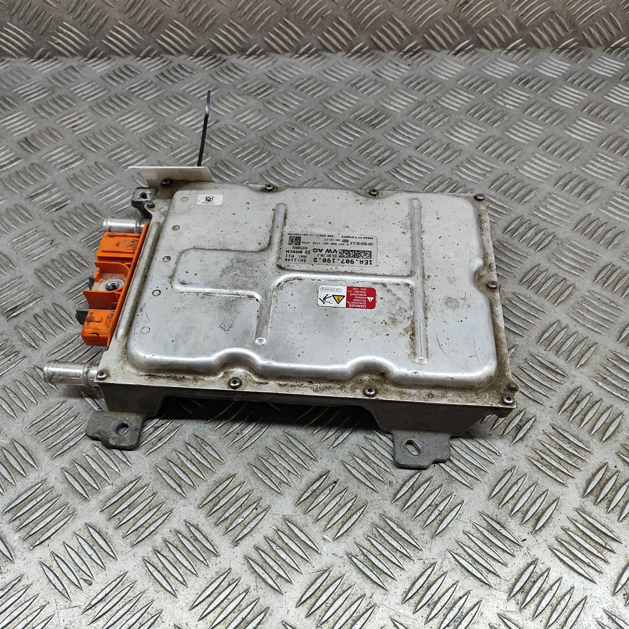 Volkswagen ID.4 Voolukonverter 12v-230v Inverter — VW ID.4 (E21) (2020-...) — 1EA907190...